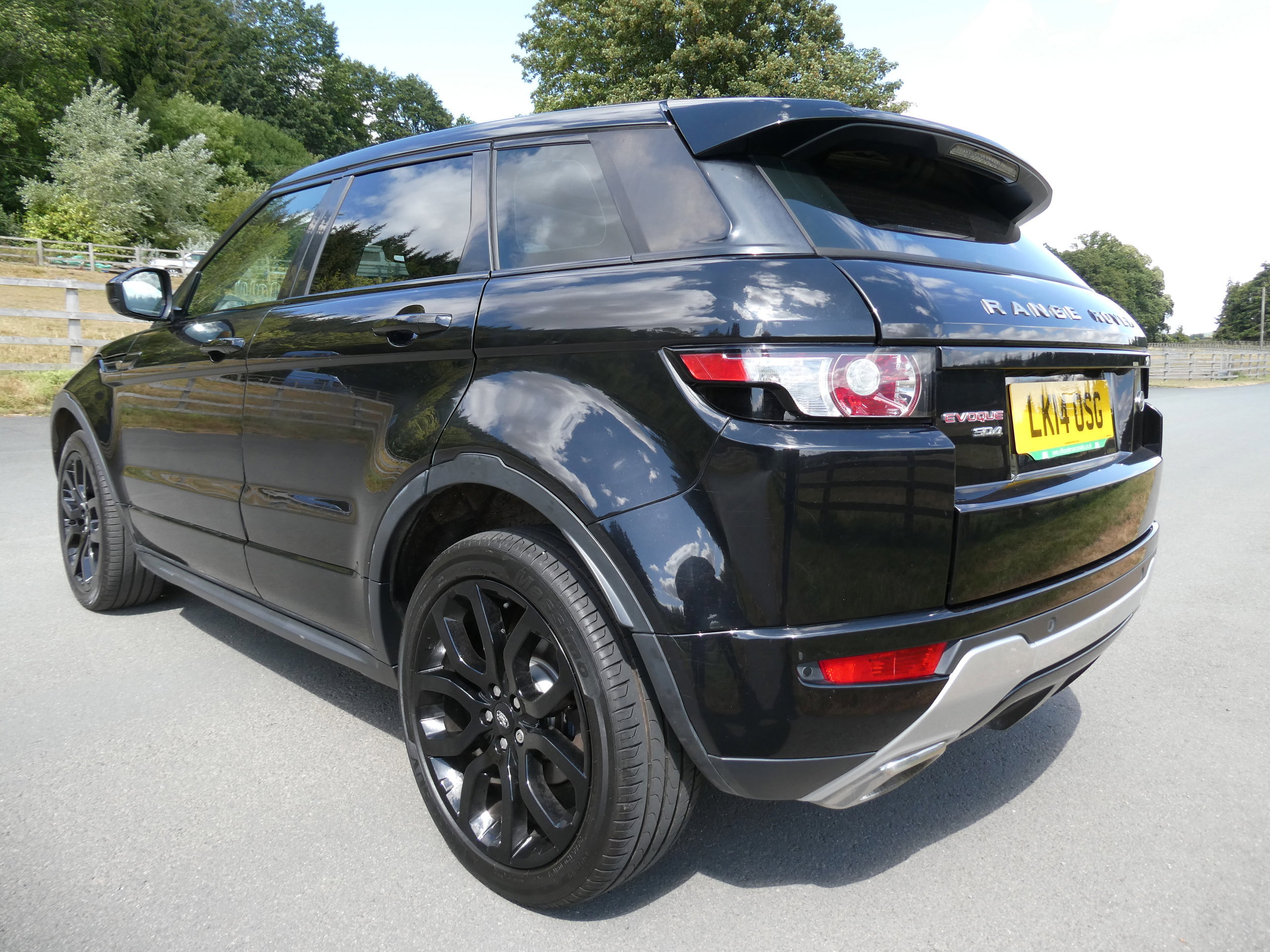 Land Rover Range Rover Evoque 2.2 SD4 Dynamic SUV 5dr Diesel Auto 4WD Euro 5 (s/s) (190 ps) 5dr Automatic 2014
