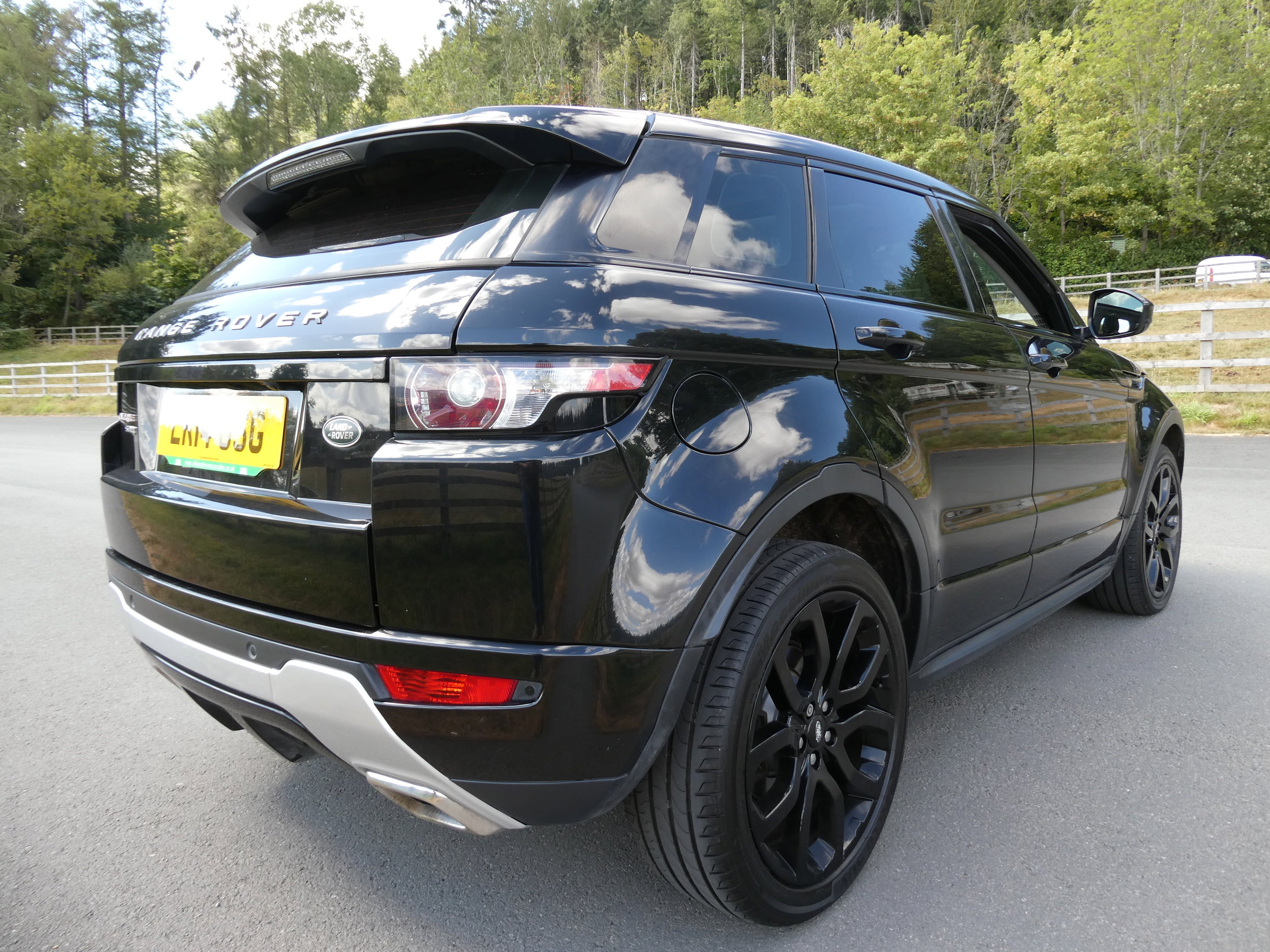 Land Rover Range Rover Evoque 2.2 SD4 Dynamic SUV 5dr Diesel Auto 4WD Euro 5 (s/s) (190 ps) 5dr Automatic 2014