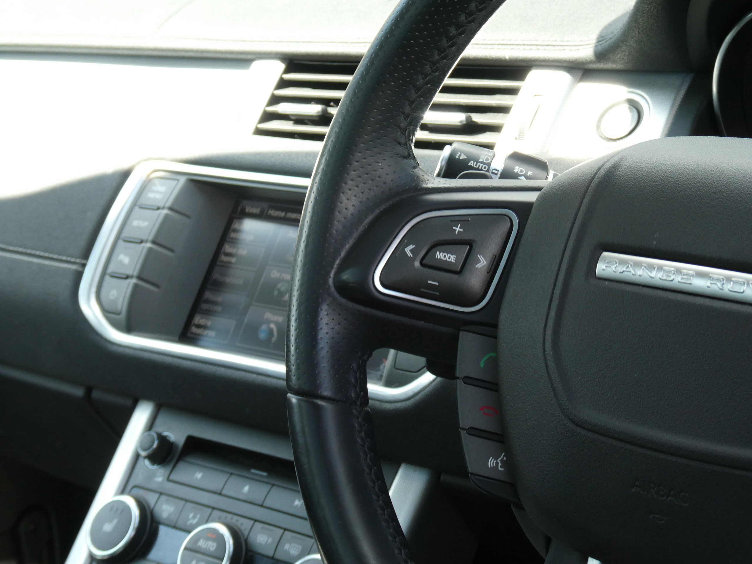 Land Rover Range Rover Evoque 2.2 SD4 Dynamic SUV 5dr Diesel Auto 4WD Euro 5 (s/s) (190 ps) 5dr Automatic 2014