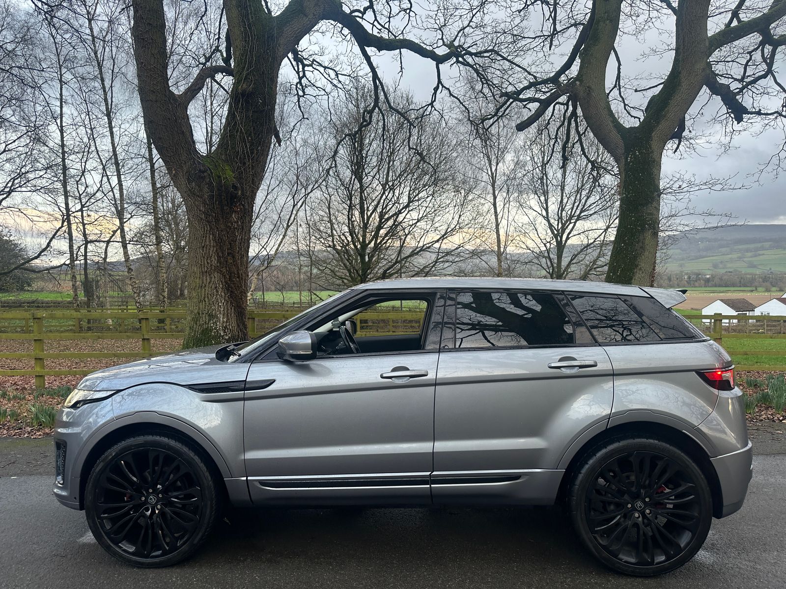 Land Rover Range Rover Evoque 2.2 TD4 Pure SUV 5dr Diesel Manual 4WD Euro 5 (s/s) (150 ps) 5dr Manual 2012