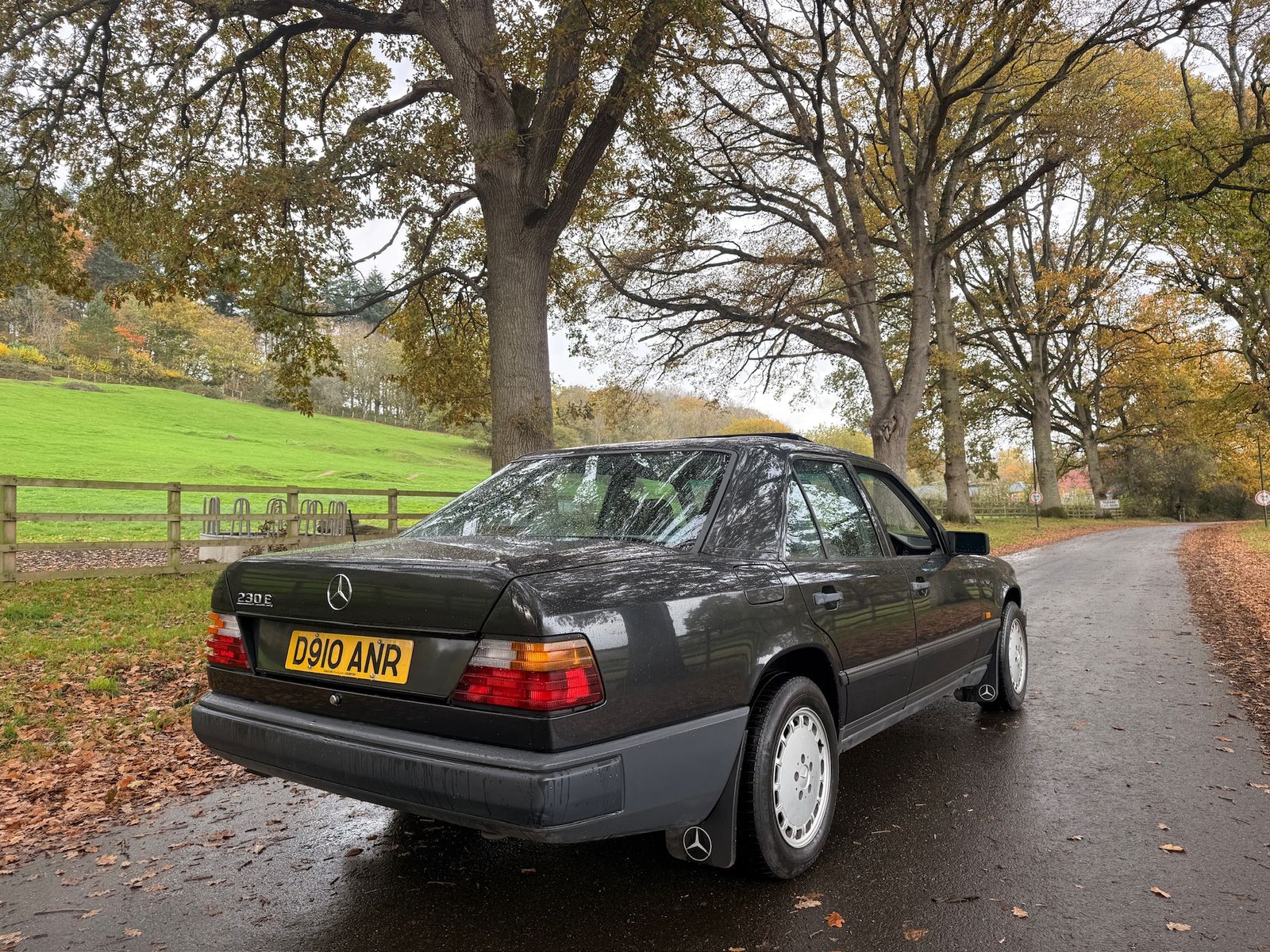 Mercedes-Benz 230 Black 4dr Automatic 1987