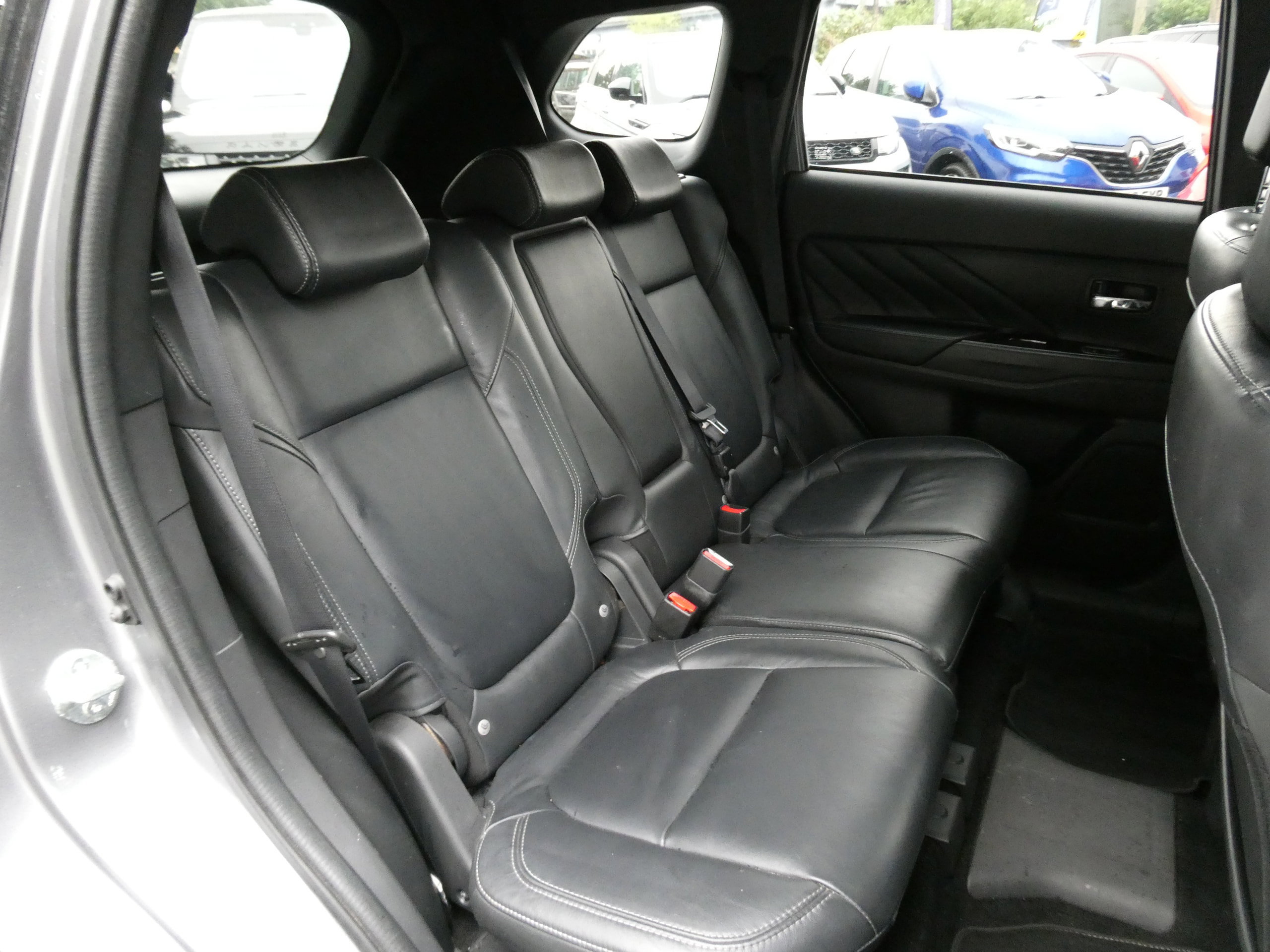 Mitsubishi Outlander 2.4h TwinMotor 13.8kWh Dynamic SUV 5dr Petrol Plug-in Hybrid CVT 4WD Euro 6 (s/s) (224 ps) 5dr Automatic 2020