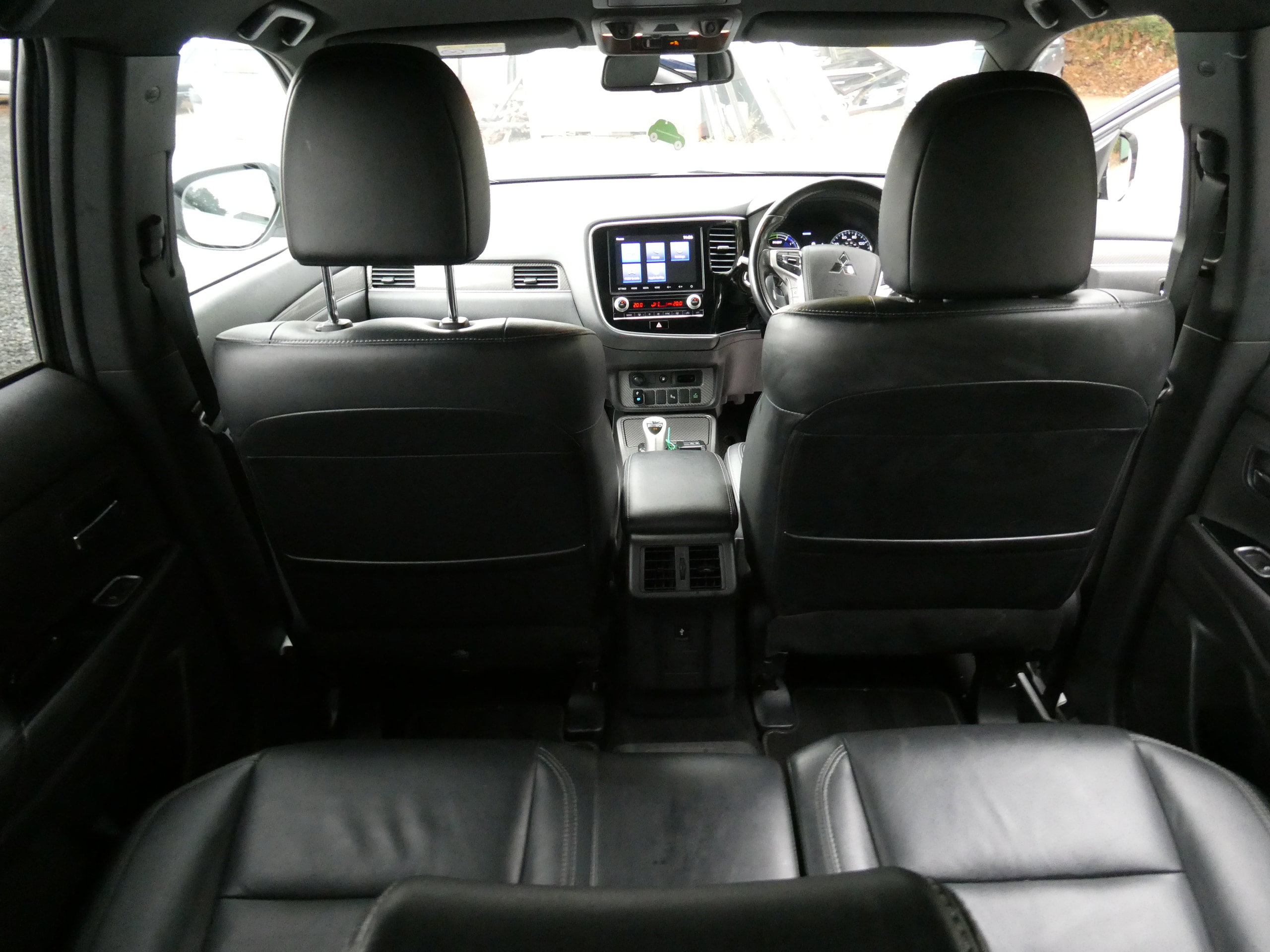 Mitsubishi Outlander 2.4h TwinMotor 13.8kWh Dynamic SUV 5dr Petrol Plug-in Hybrid CVT 4WD Euro 6 (s/s) (224 ps) 5dr Automatic 2020