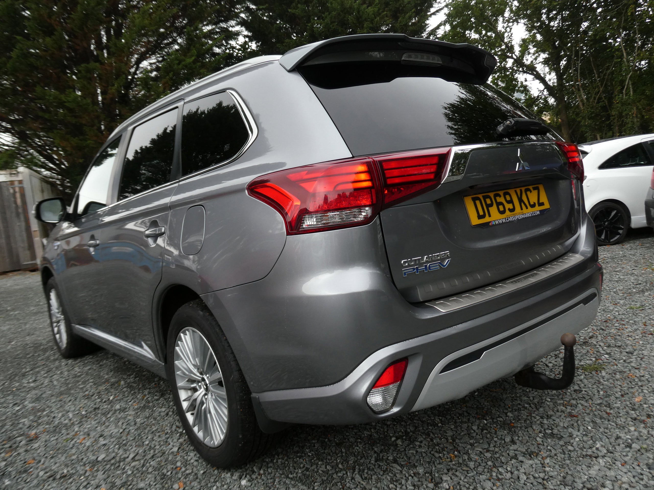 Mitsubishi Outlander 2.4h TwinMotor 13.8kWh Dynamic SUV 5dr Petrol Plug-in Hybrid CVT 4WD Euro 6 (s/s) (224 ps) 5dr Automatic 2020