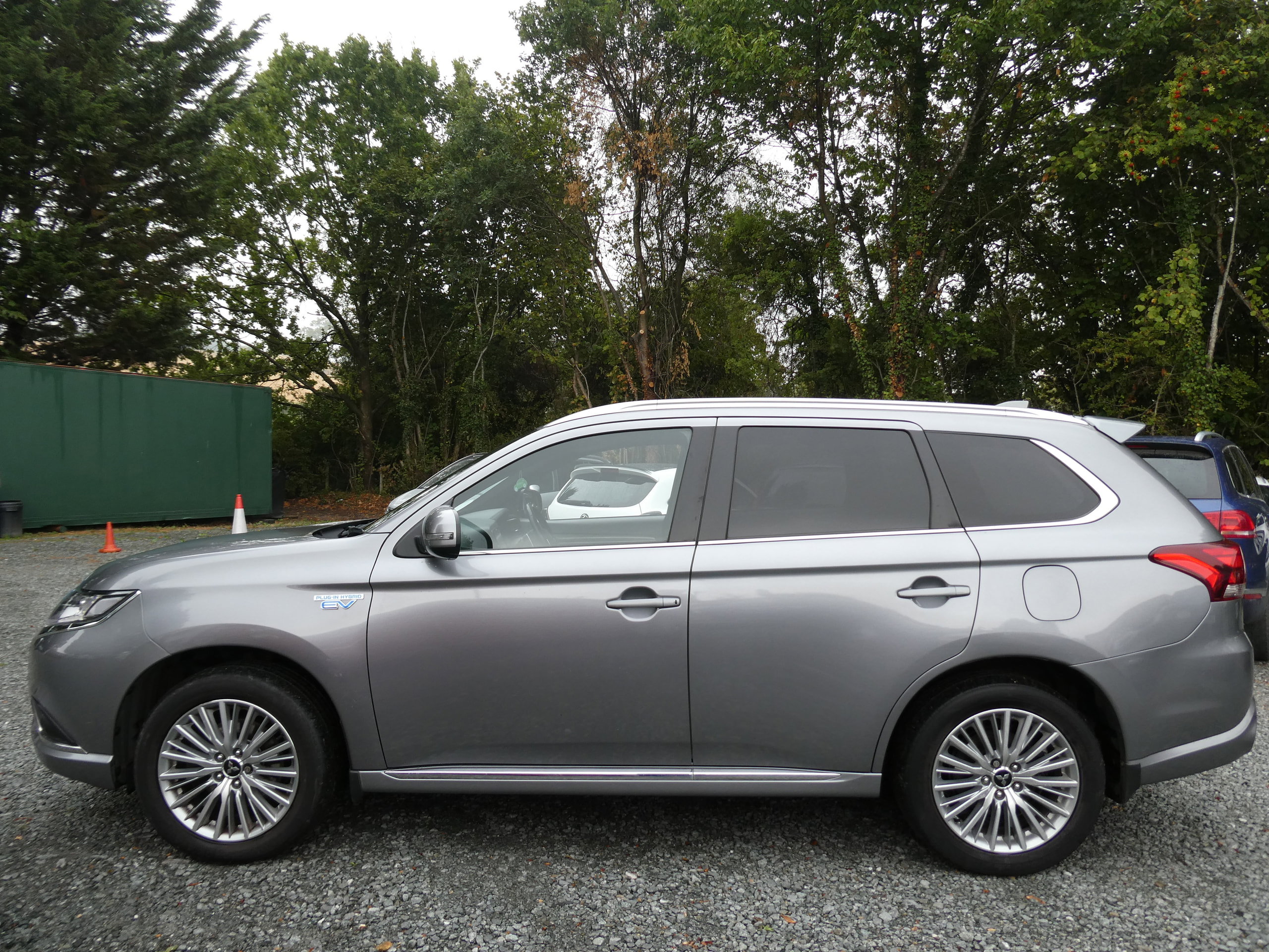 Mitsubishi Outlander 2.4h TwinMotor 13.8kWh Dynamic SUV 5dr Petrol Plug-in Hybrid CVT 4WD Euro 6 (s/s) (224 ps) 5dr Automatic 2020