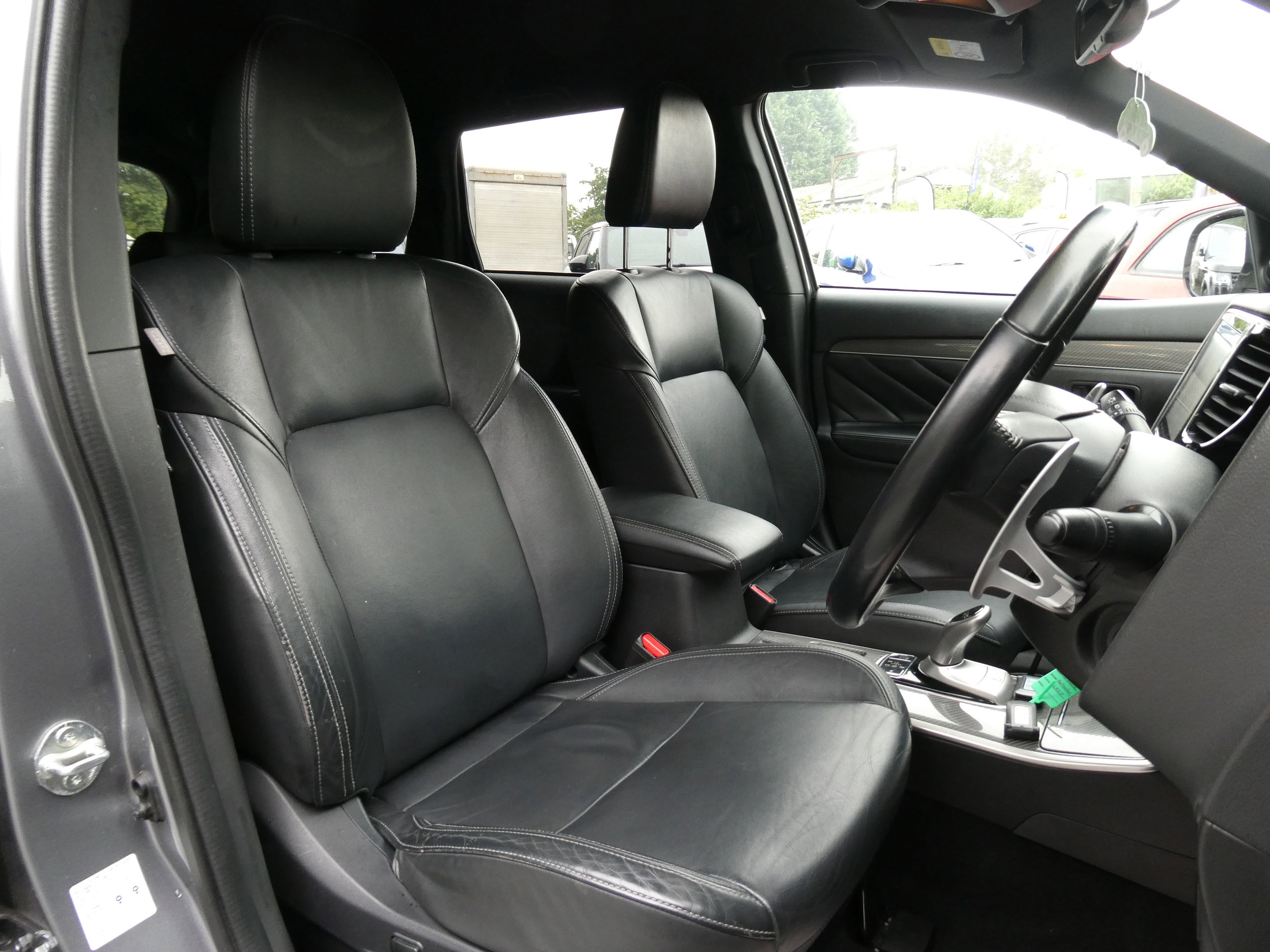Mitsubishi Outlander 2.4h TwinMotor 13.8kWh Dynamic SUV 5dr Petrol Plug-in Hybrid CVT 4WD Euro 6 (s/s) (224 ps) 5dr Automatic 2020