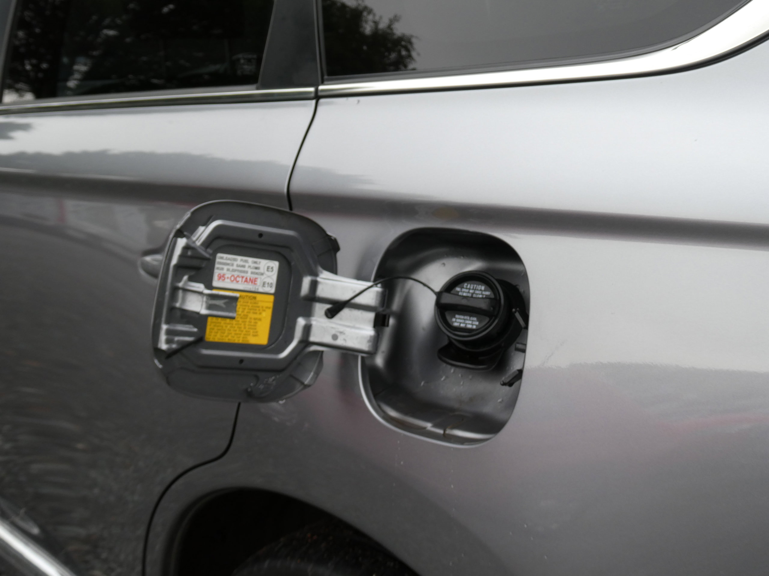 Mitsubishi Outlander 2.4h TwinMotor 13.8kWh Dynamic SUV 5dr Petrol Plug-in Hybrid CVT 4WD Euro 6 (s/s) (224 ps) 5dr Automatic 2020