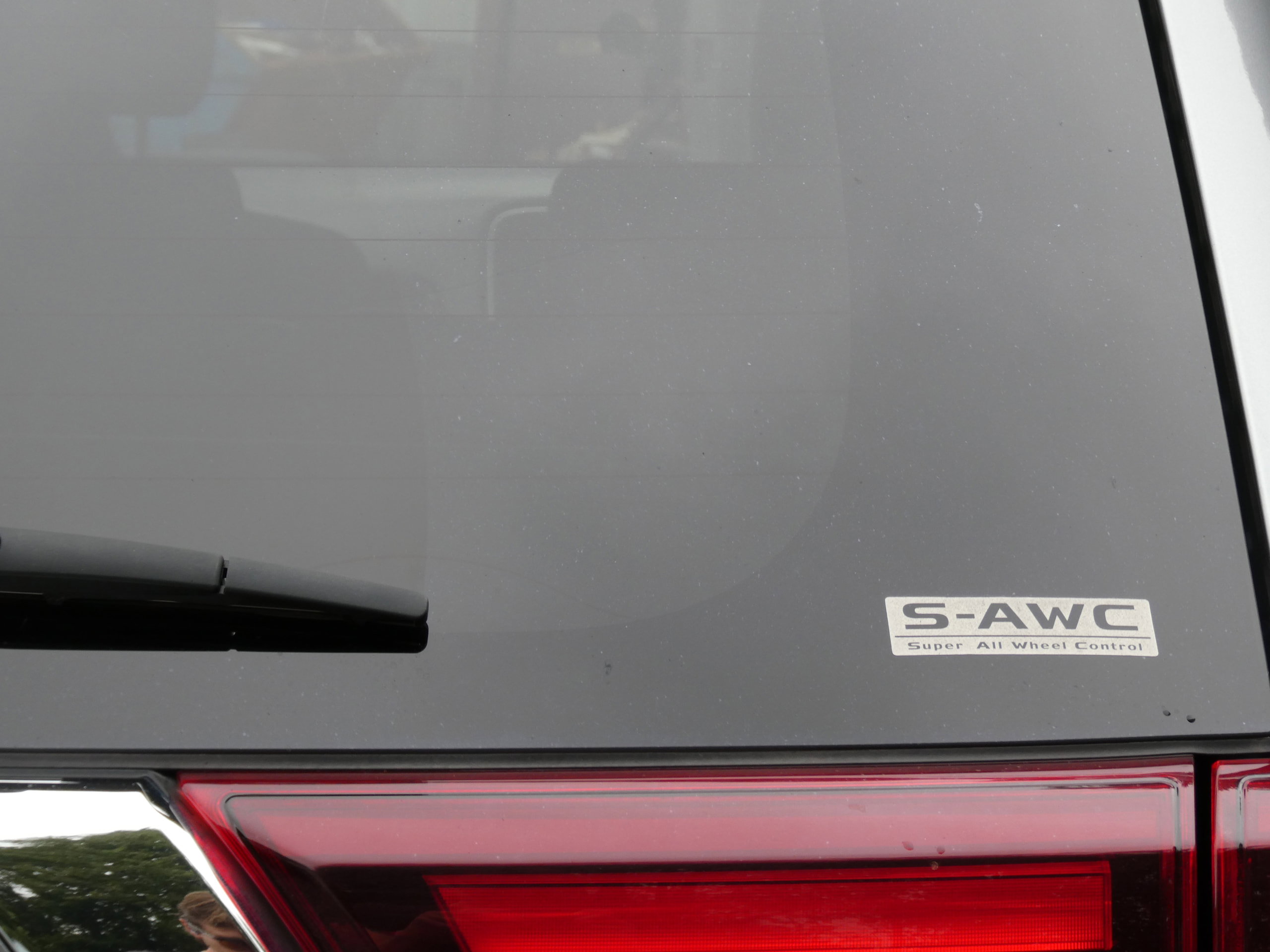 Mitsubishi Outlander 2.4h TwinMotor 13.8kWh Dynamic SUV 5dr Petrol Plug-in Hybrid CVT 4WD Euro 6 (s/s) (224 ps) 5dr Automatic 2020