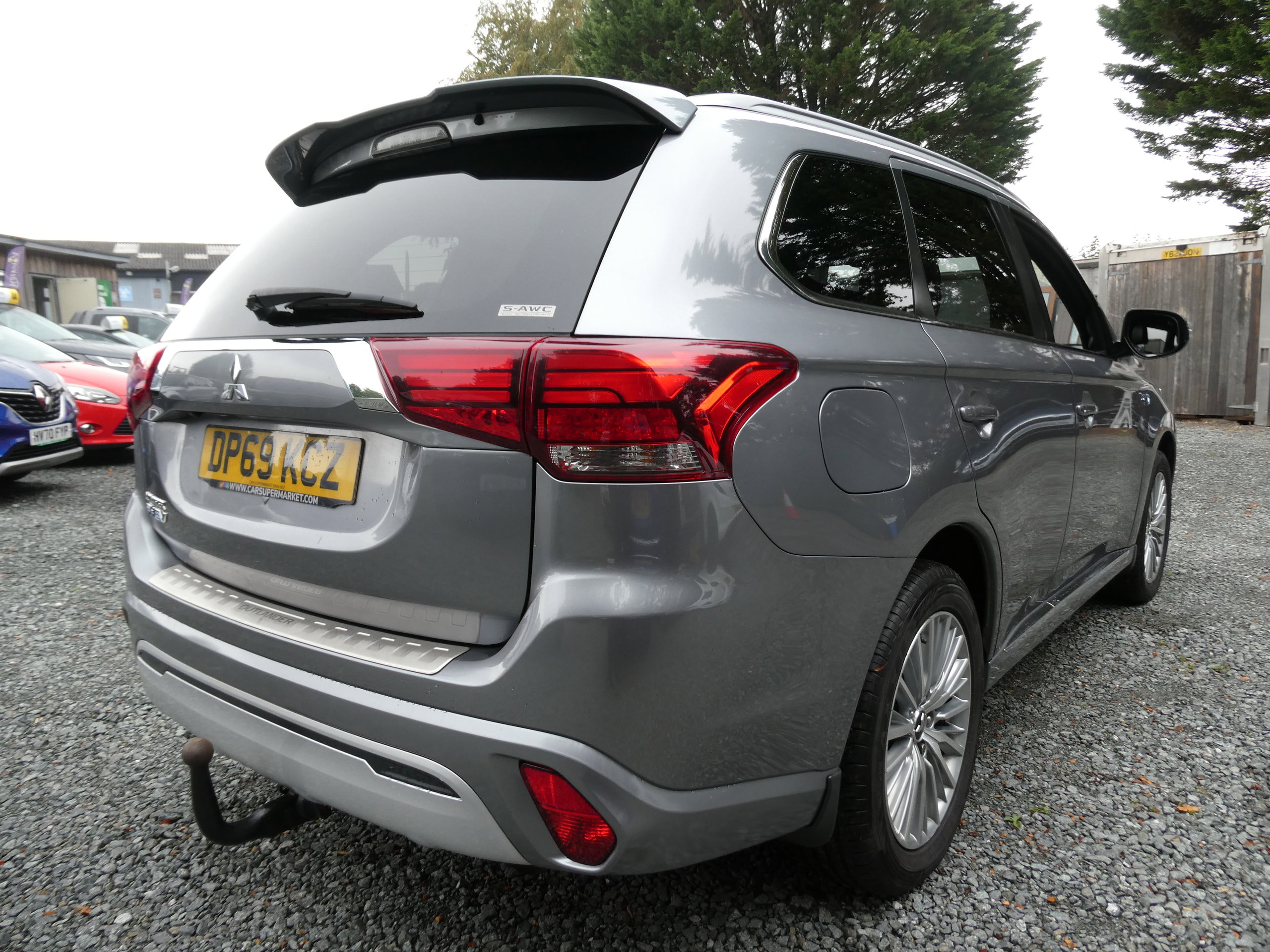 Mitsubishi Outlander 2.4h TwinMotor 13.8kWh Dynamic SUV 5dr Petrol Plug-in Hybrid CVT 4WD Euro 6 (s/s) (224 ps) 5dr Automatic 2020