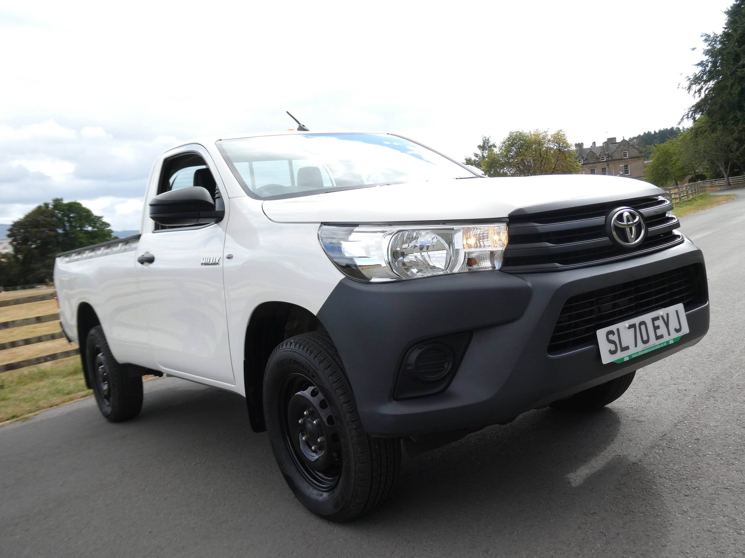 Toyota Hilux 2.4 D-4D Active Narrow Body Pickup 2dr Diesel Manual 4WD Euro 6 (150 ps) 2dr Manual 2020