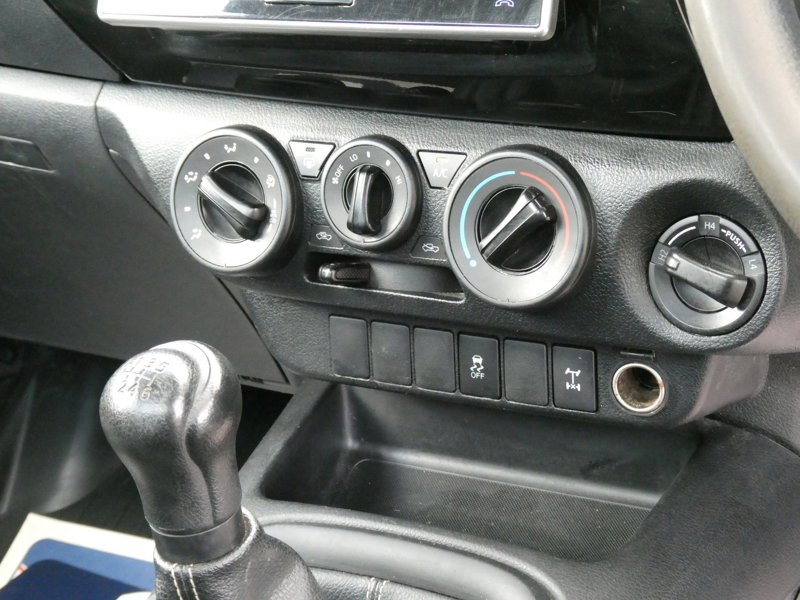 Toyota Hilux 2.4 D-4D Active Narrow Body Pickup 2dr Diesel Manual 4WD Euro 6 (150 ps) 2dr Manual 2020