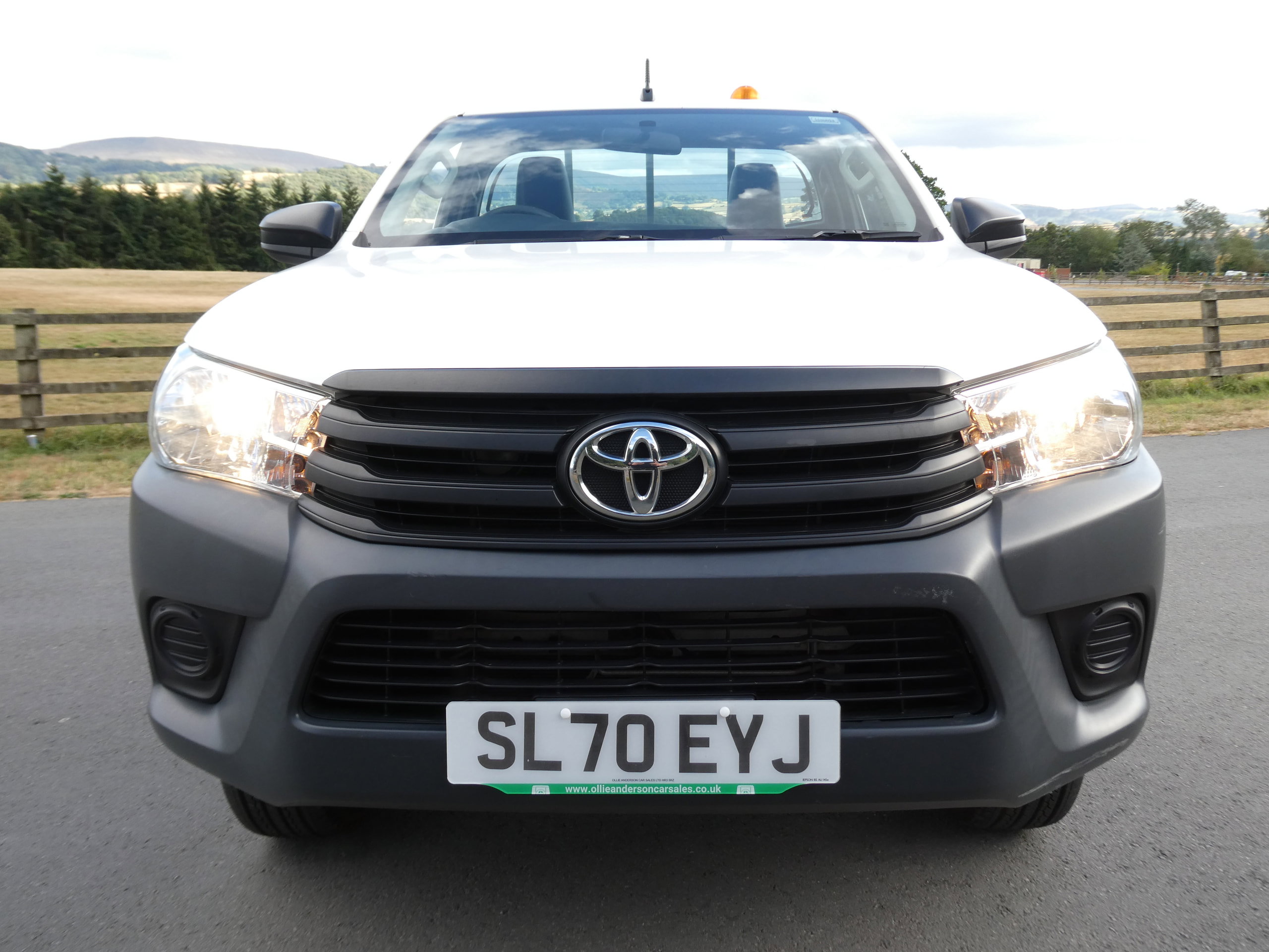 Toyota Hilux 2.4 D-4D Active Narrow Body Pickup 2dr Diesel Manual 4WD Euro 6 (150 ps) 2dr Manual 2020