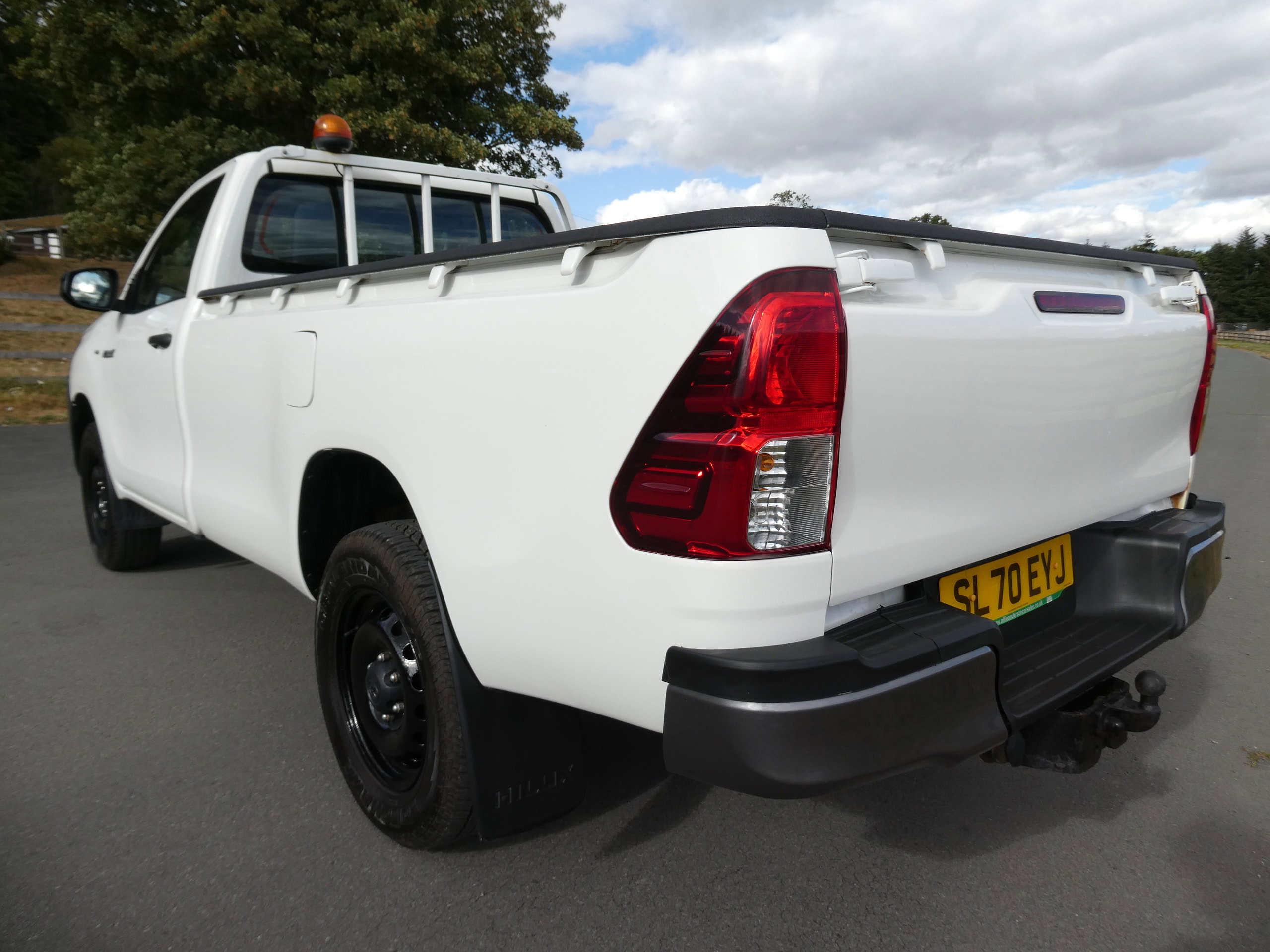 Toyota Hilux 2.4 D-4D Active Narrow Body Pickup 2dr Diesel Manual 4WD Euro 6 (150 ps) 2dr Manual 2020