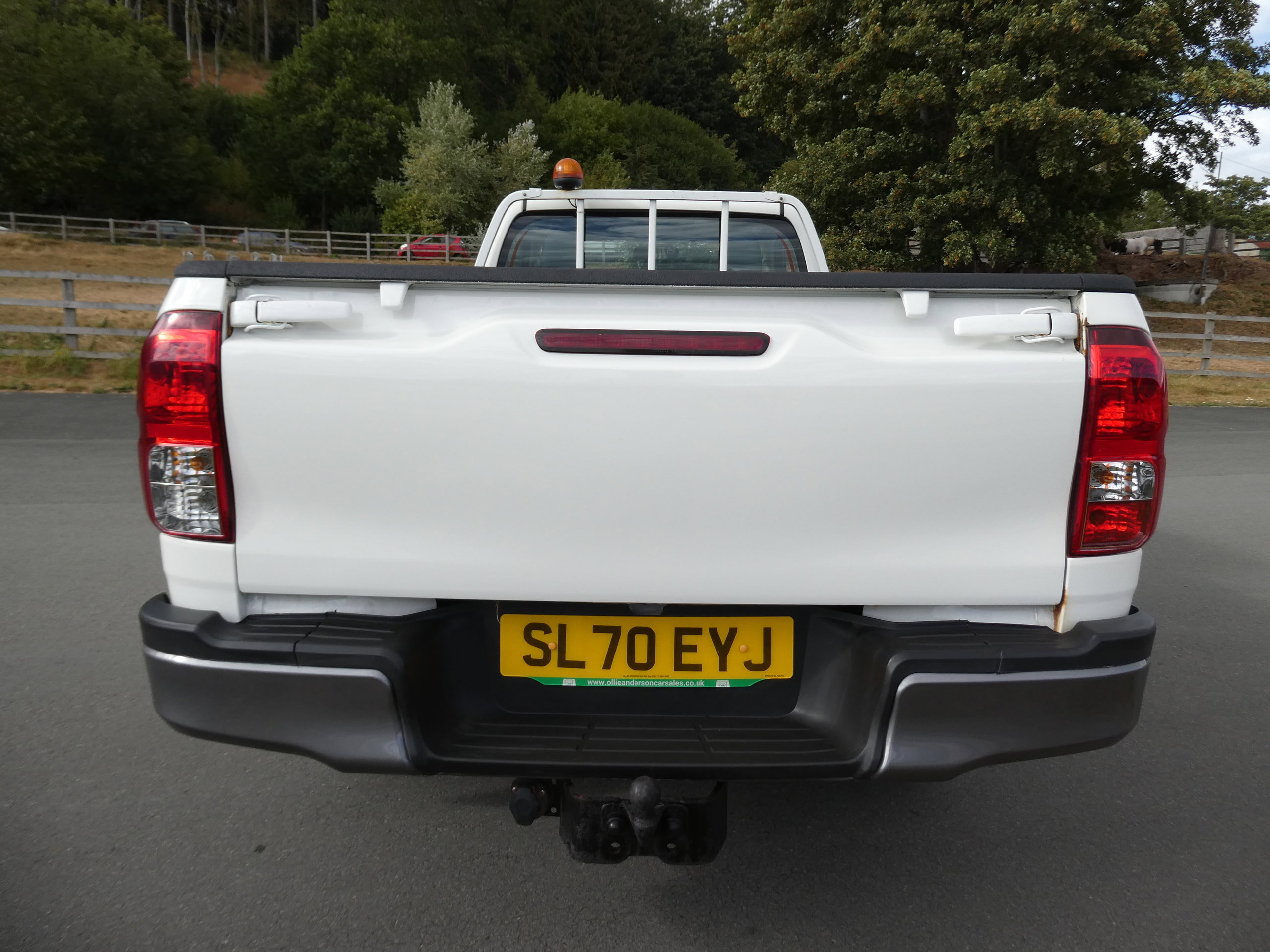 Toyota Hilux 2.4 D-4D Active Narrow Body Pickup 2dr Diesel Manual 4WD Euro 6 (150 ps) 2dr Manual 2020