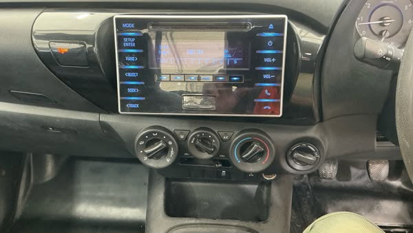 Toyota Hilux 2.4 D-4D Active Narrow Body Pickup 2dr Diesel Manual 4WD Euro 6 (150 ps) 2dr Manual 2020