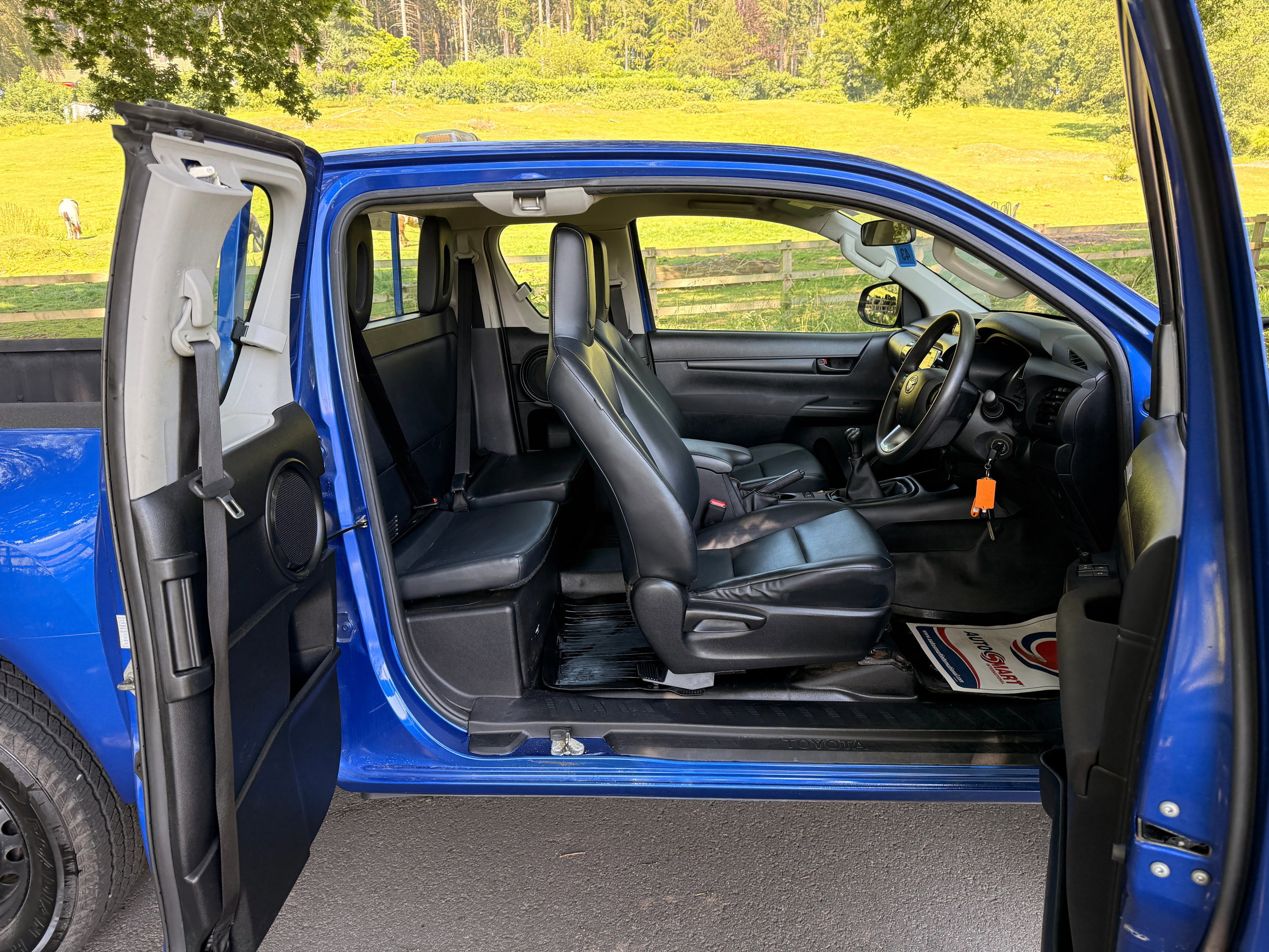 Toyota Hilux 2.4 D-4D Active Extra Pickup Extended Cab 4dr Diesel Manual 4WD Euro 6 (s/s) (150 ps) 4dr Manual 2020