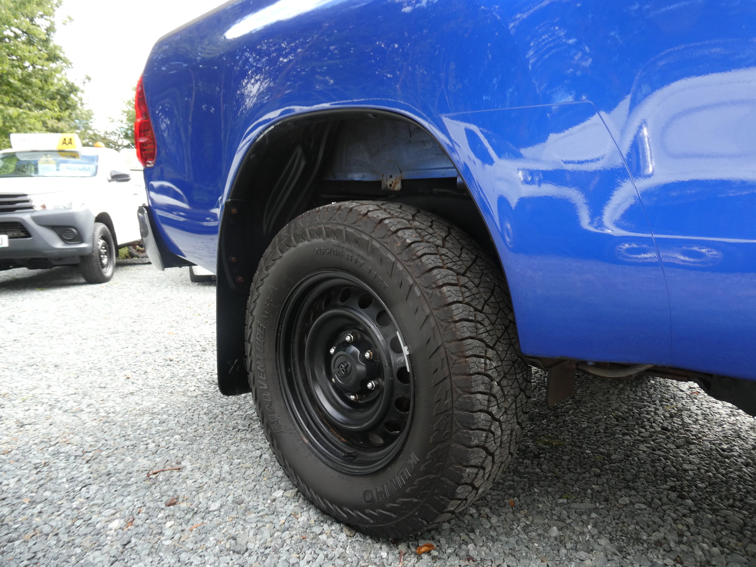 Toyota Hilux 2.4 D-4D Active Extra Pickup Extended Cab 4dr Diesel Manual 4WD Euro 6 (s/s) (150 ps) 4dr Manual 2020