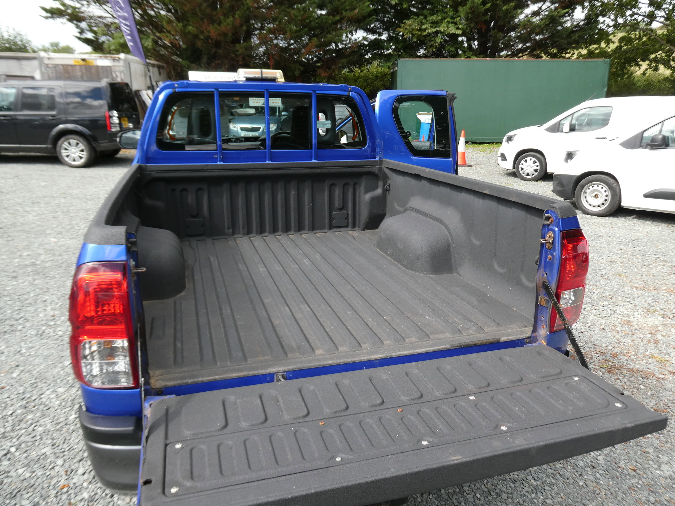 Toyota Hilux 2.4 D-4D Active Extra Pickup Extended Cab 4dr Diesel Manual 4WD Euro 6 (s/s) (150 ps) 4dr Manual 2020