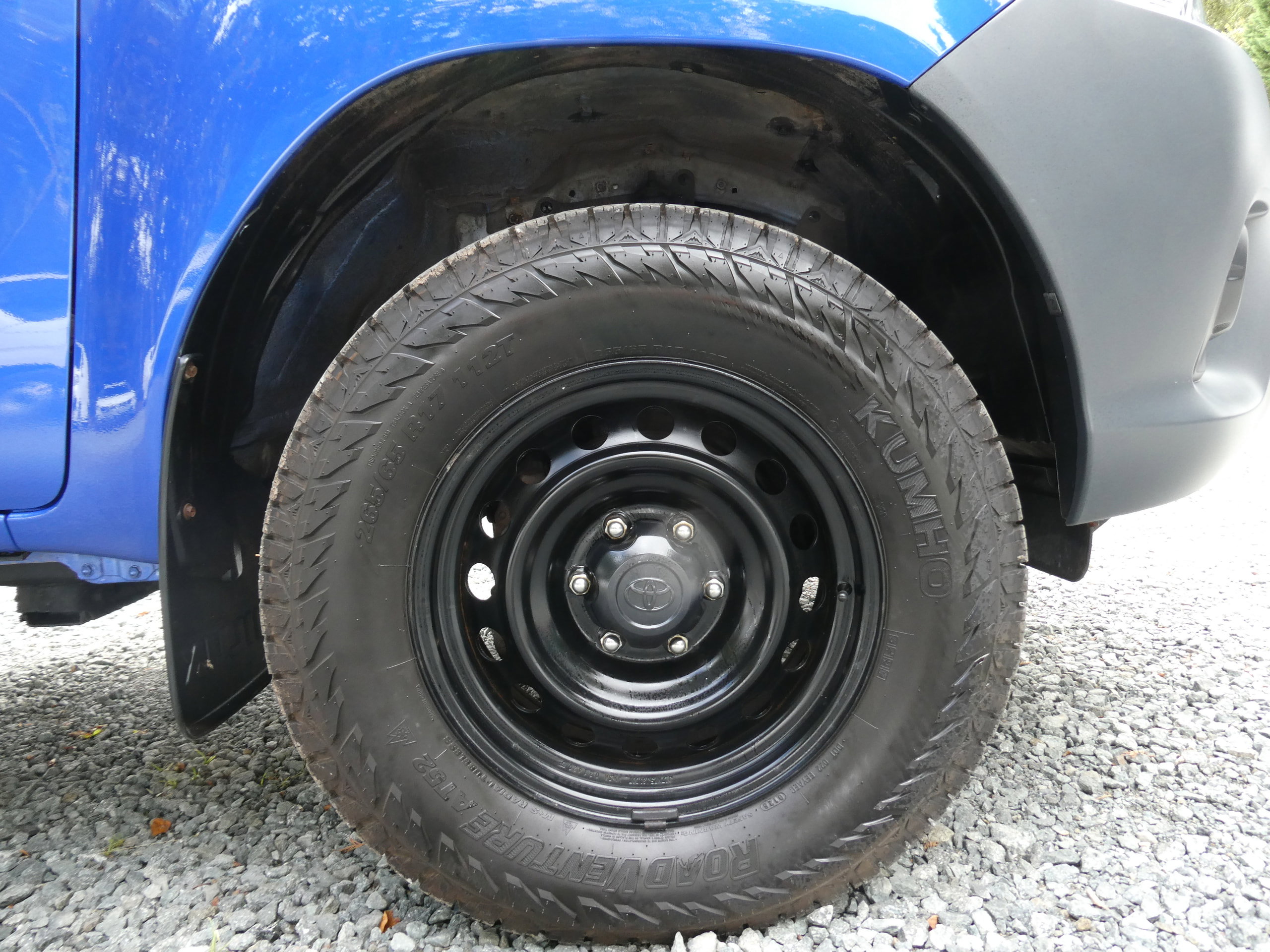 Toyota Hilux 2.4 D-4D Active Extra Pickup Extended Cab 4dr Diesel Manual 4WD Euro 6 (s/s) (150 ps) 4dr Manual 2020