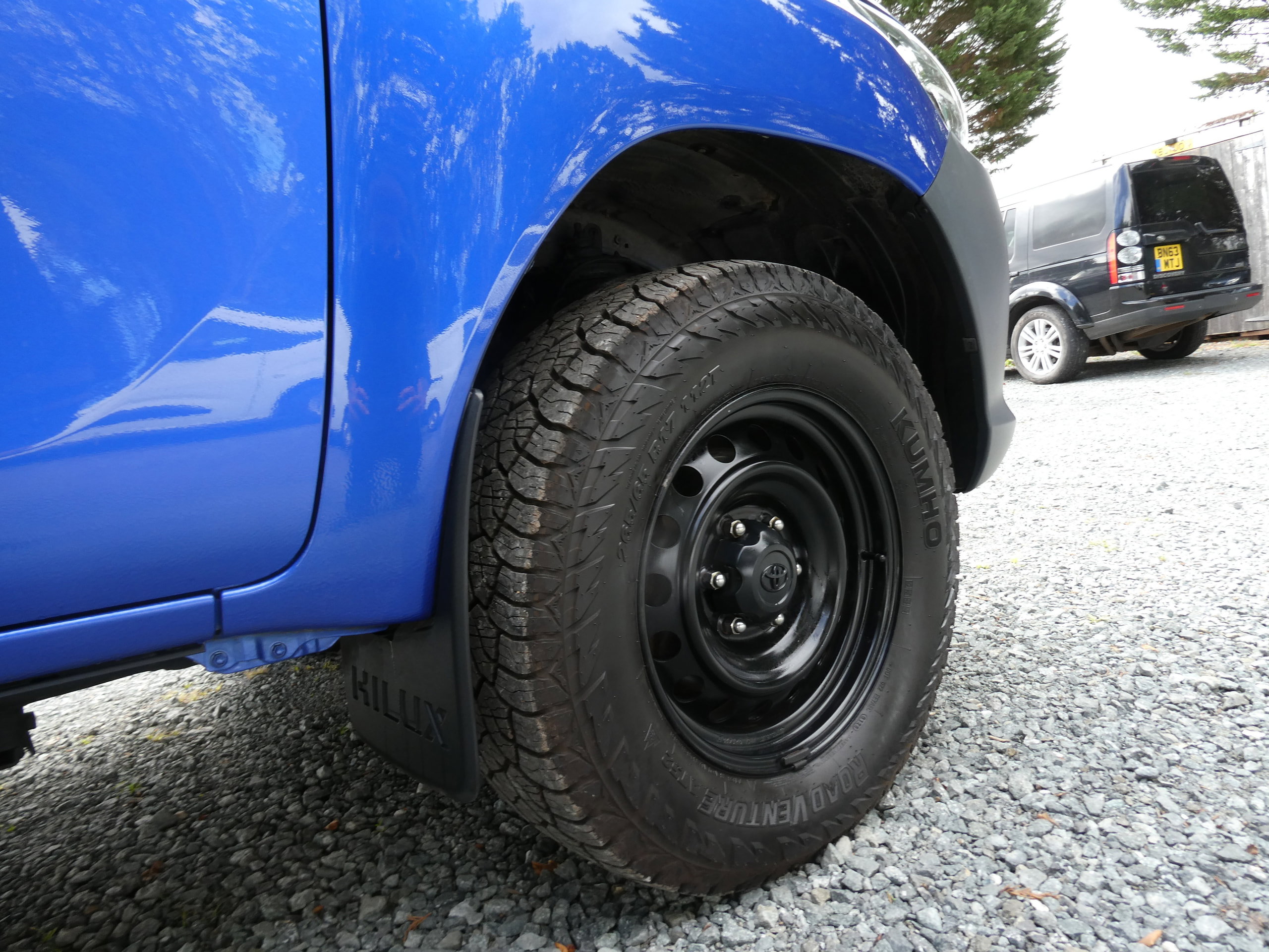 Toyota Hilux 2.4 D-4D Active Extra Pickup Extended Cab 4dr Diesel Manual 4WD Euro 6 (s/s) (150 ps) 4dr Manual 2020