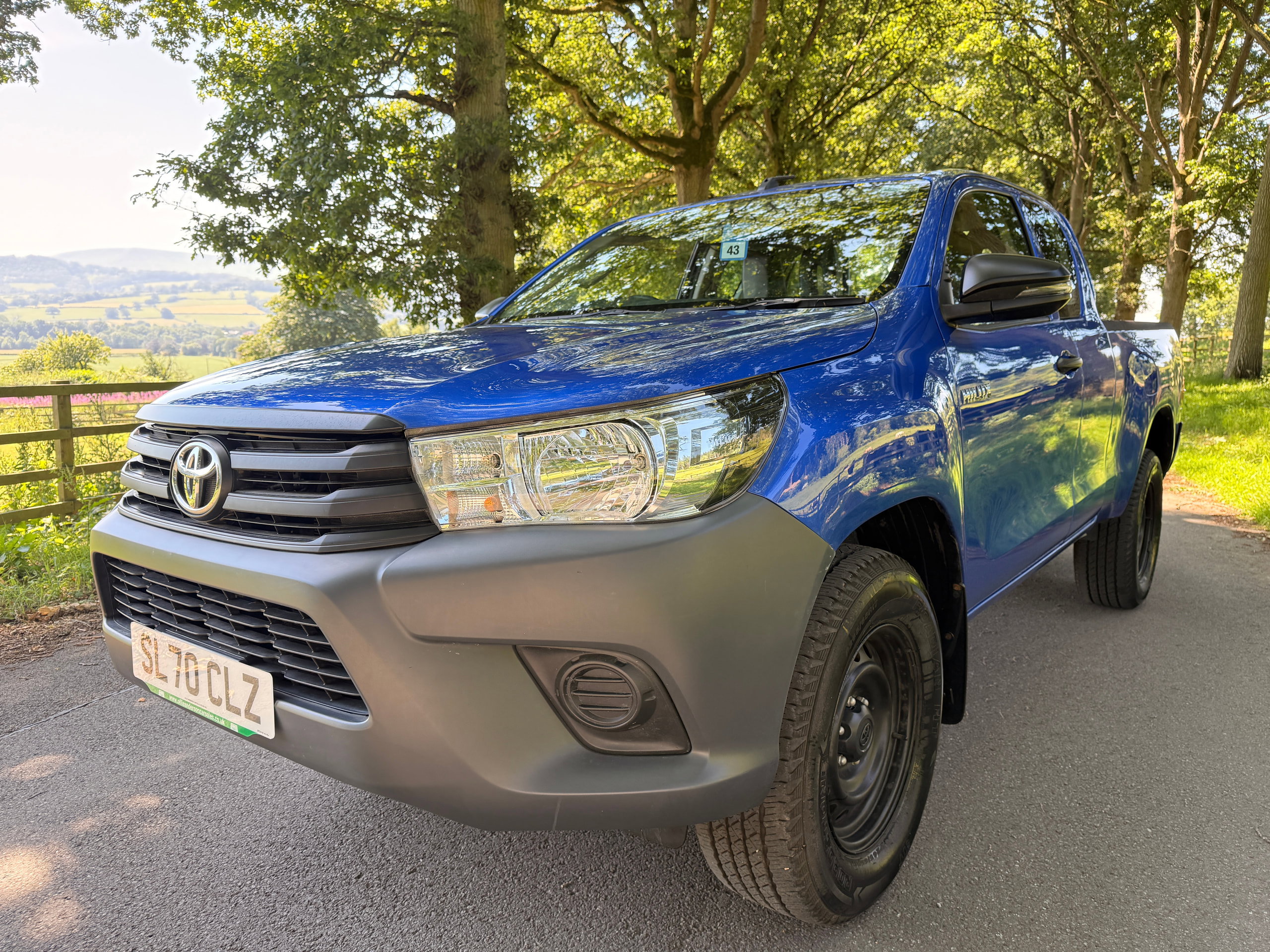 Toyota Hilux 2.4 D-4D Active Extra Pickup Extended Cab 4dr Diesel Manual 4WD Euro 6 (s/s) (150 ps) 4dr Manual 2020