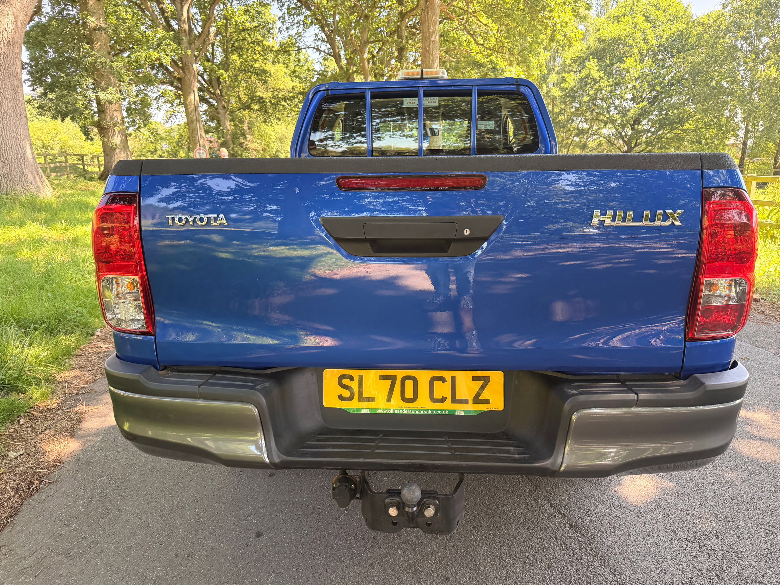 Toyota Hilux 2.4 D-4D Active Extra Pickup Extended Cab 4dr Diesel Manual 4WD Euro 6 (s/s) (150 ps) 4dr Manual 2020