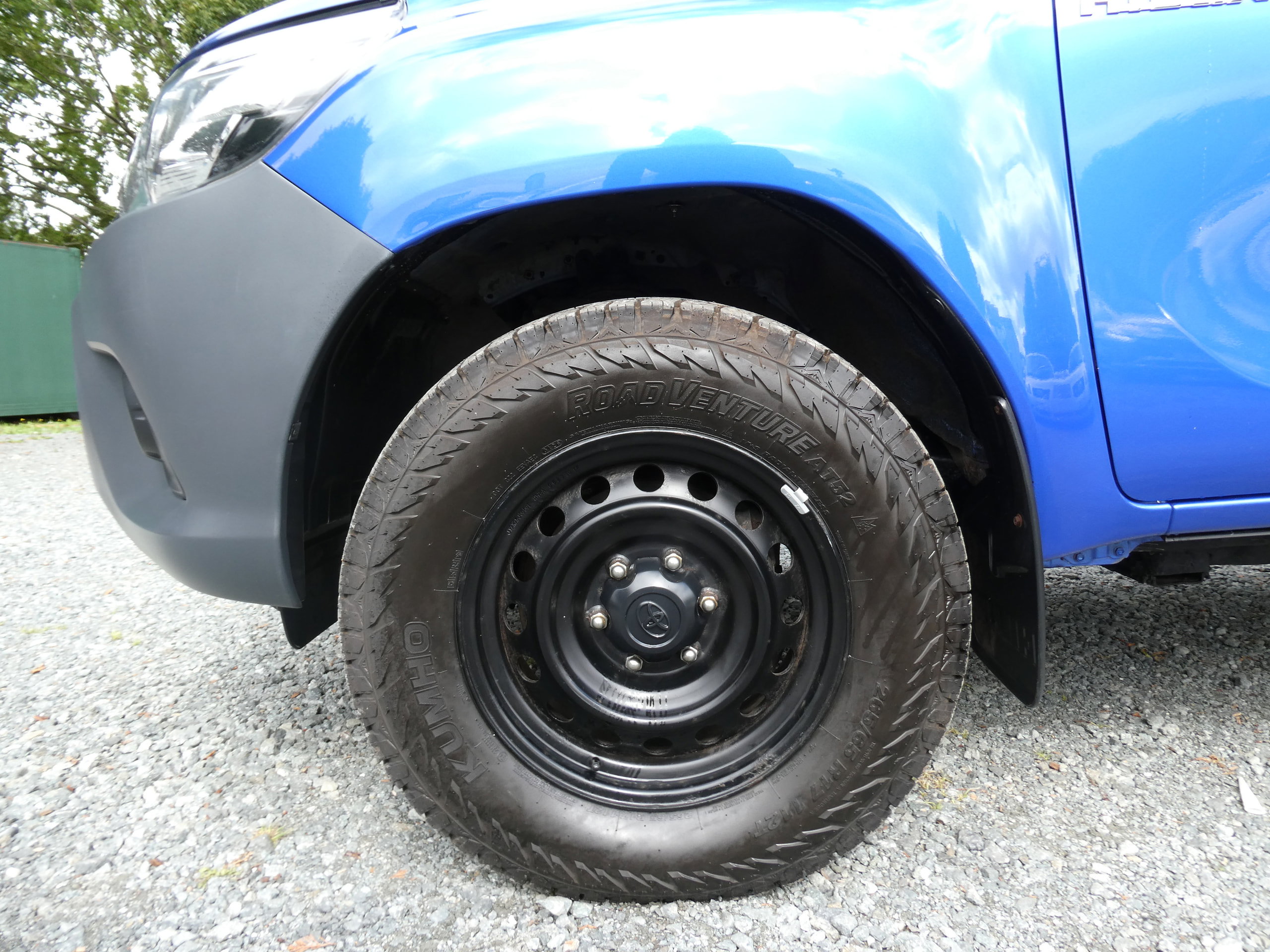 Toyota Hilux 2.4 D-4D Active Extra Pickup Extended Cab 4dr Diesel Manual 4WD Euro 6 (s/s) (150 ps) 4dr Manual 2020