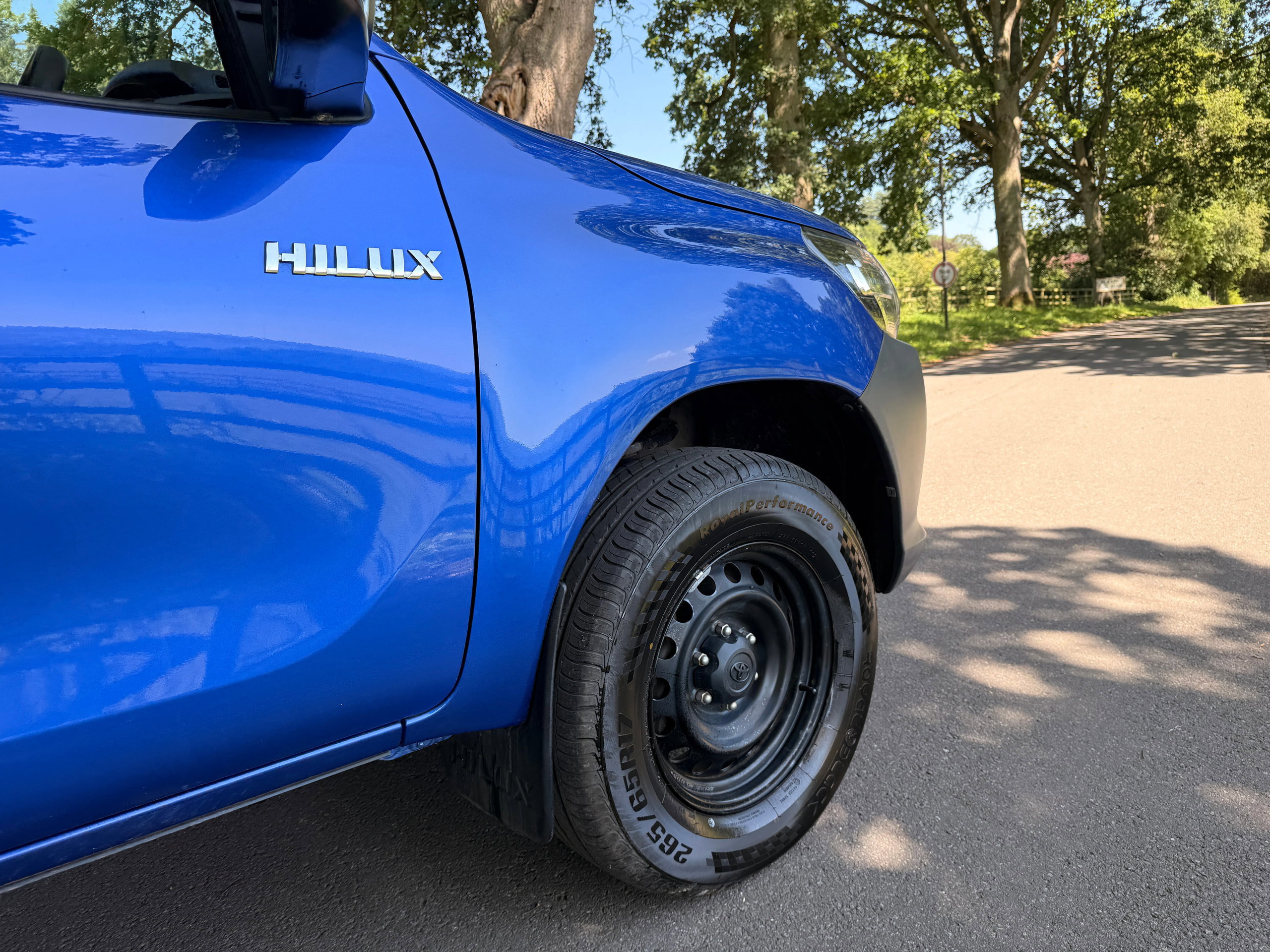 Toyota Hilux 2.4 D-4D Active Extra Pickup Extended Cab 4dr Diesel Manual 4WD Euro 6 (s/s) (150 ps) 4dr Manual 2020
