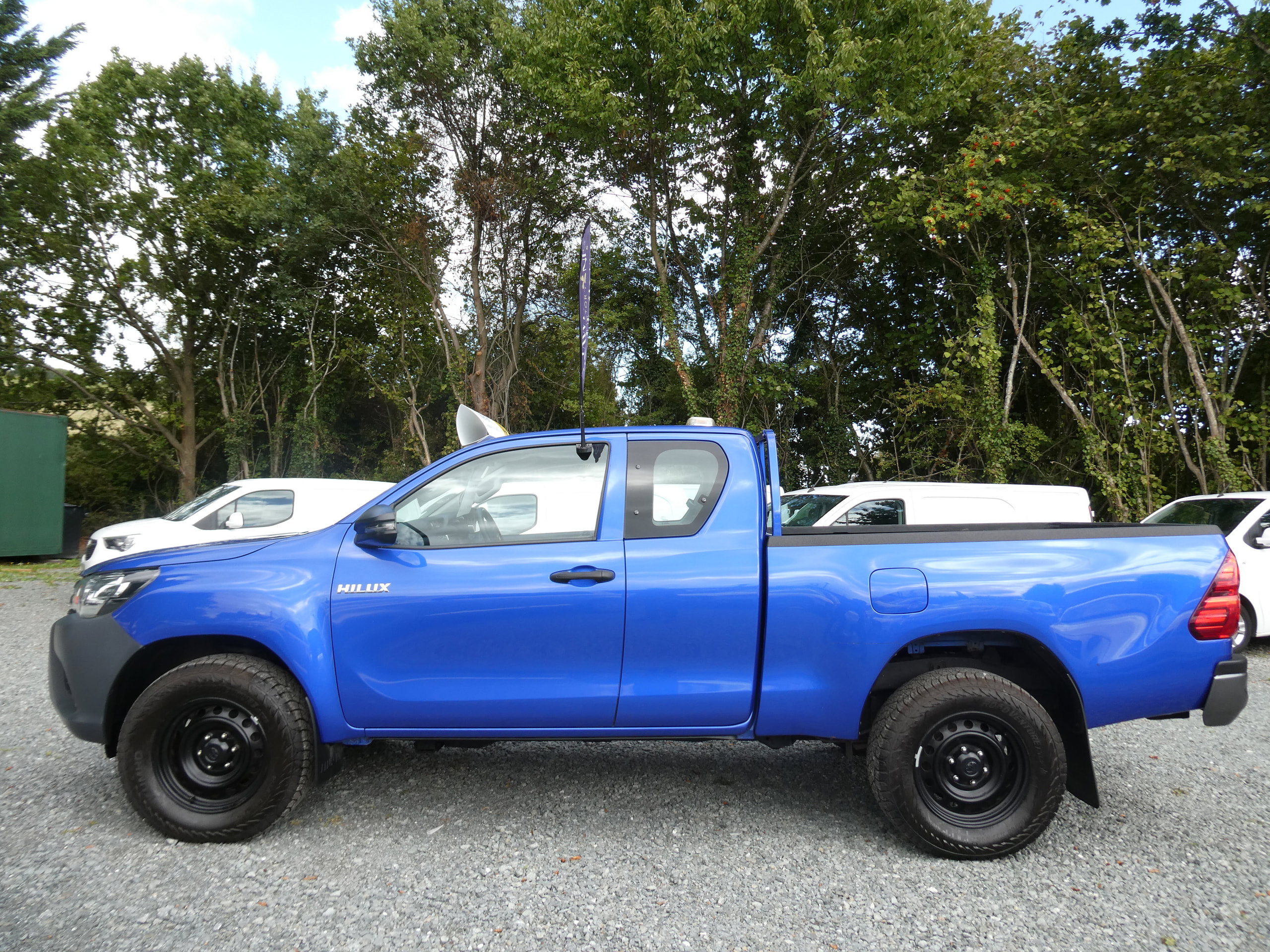 Toyota Hilux 2.4 D-4D Active Extra Pickup Extended Cab 4dr Diesel Manual 4WD Euro 6 (s/s) (150 ps) 4dr Manual 2020