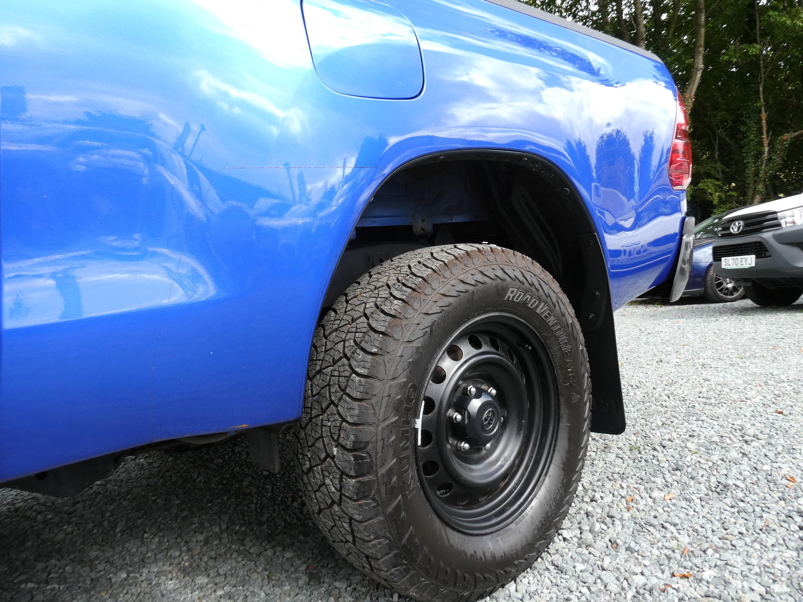Toyota Hilux 2.4 D-4D Active Extra Pickup Extended Cab 4dr Diesel Manual 4WD Euro 6 (s/s) (150 ps) 4dr Manual 2020