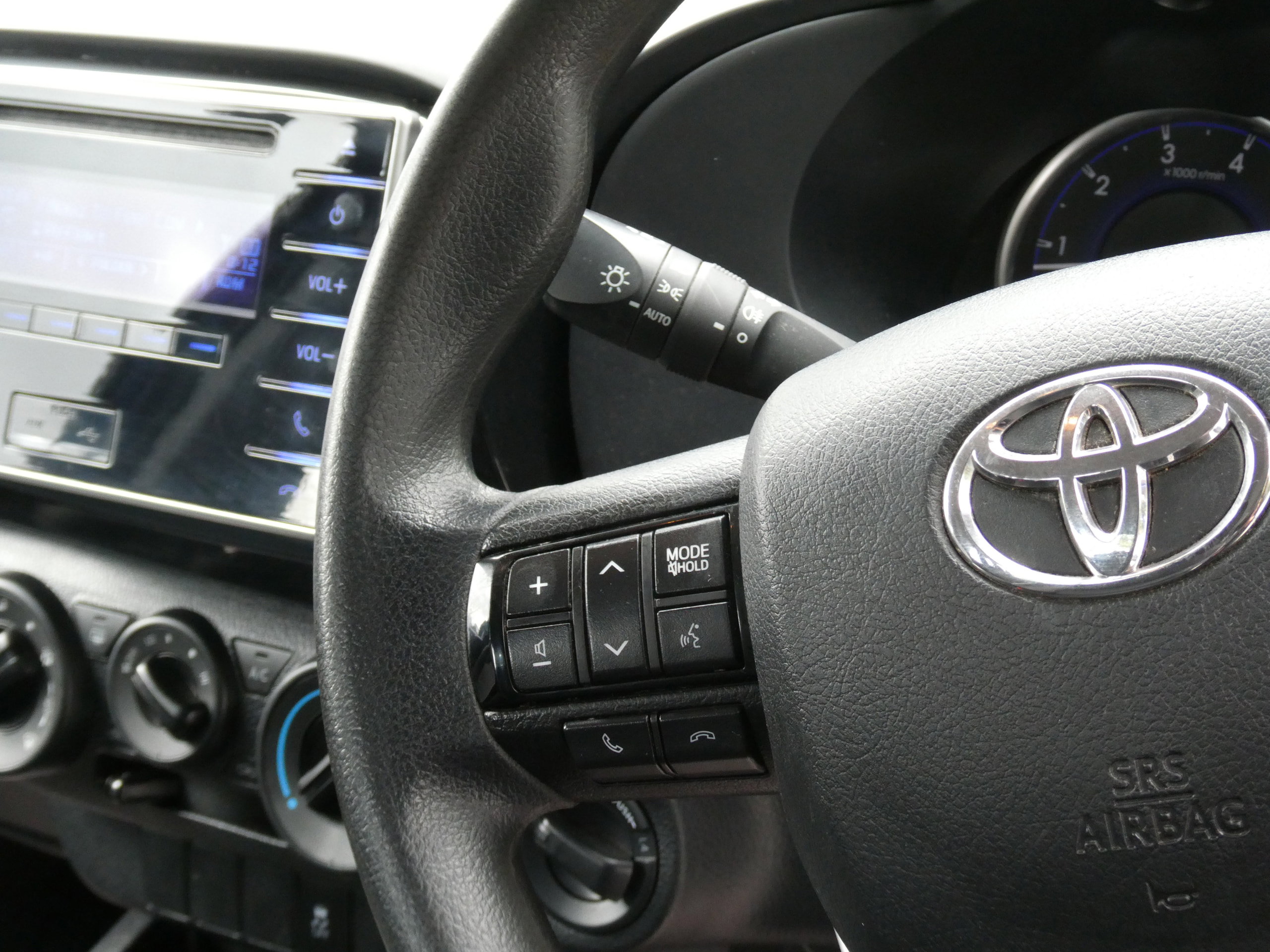 Toyota Hilux 2.4 D-4D Active Extra Pickup Extended Cab 4dr Diesel Manual 4WD Euro 6 (s/s) (150 ps) 4dr Manual 2020