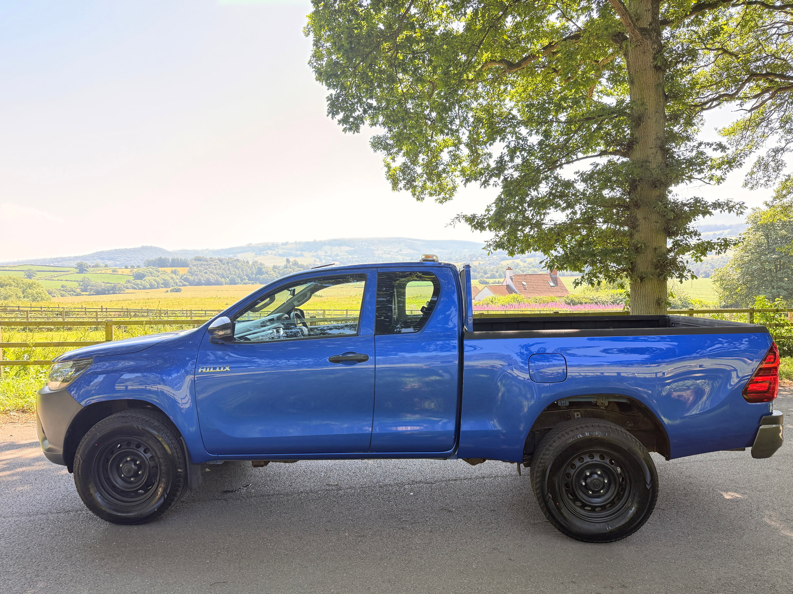 Toyota Hilux 2.4 D-4D Active Extra Pickup Extended Cab 4dr Diesel Manual 4WD Euro 6 (s/s) (150 ps) 4dr Manual 2020