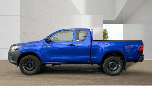 Toyota Hilux 2.4 D-4D Active Extra Pickup Extended Cab 4dr Diesel Manual 4WD Euro 6 (s/s) (150 ps) 4dr Manual 2020