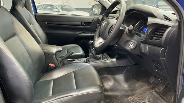 Toyota Hilux 2.4 D-4D Active Extra Pickup Extended Cab 4dr Diesel Manual 4WD Euro 6 (s/s) (150 ps) 4dr Manual 2020