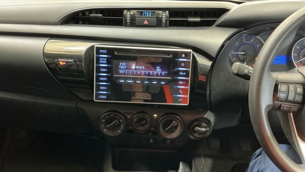 Toyota Hilux 2.4 D-4D Active Extra Pickup Extended Cab 4dr Diesel Manual 4WD Euro 6 (s/s) (150 ps) 4dr Manual 2020