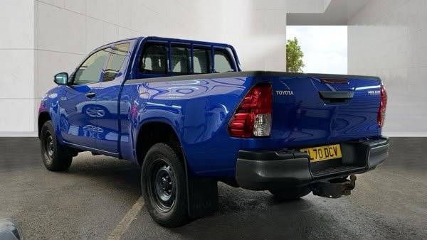 Toyota Hilux 2.4 D-4D Active Extra Pickup Extended Cab 4dr Diesel Manual 4WD Euro 6 (s/s) (150 ps) 4dr Manual 2020