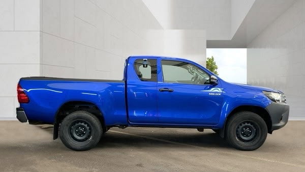 Toyota Hilux 2.4 D-4D Active Extra Pickup Extended Cab 4dr Diesel Manual 4WD Euro 6 (s/s) (150 ps) 4dr Manual 2020