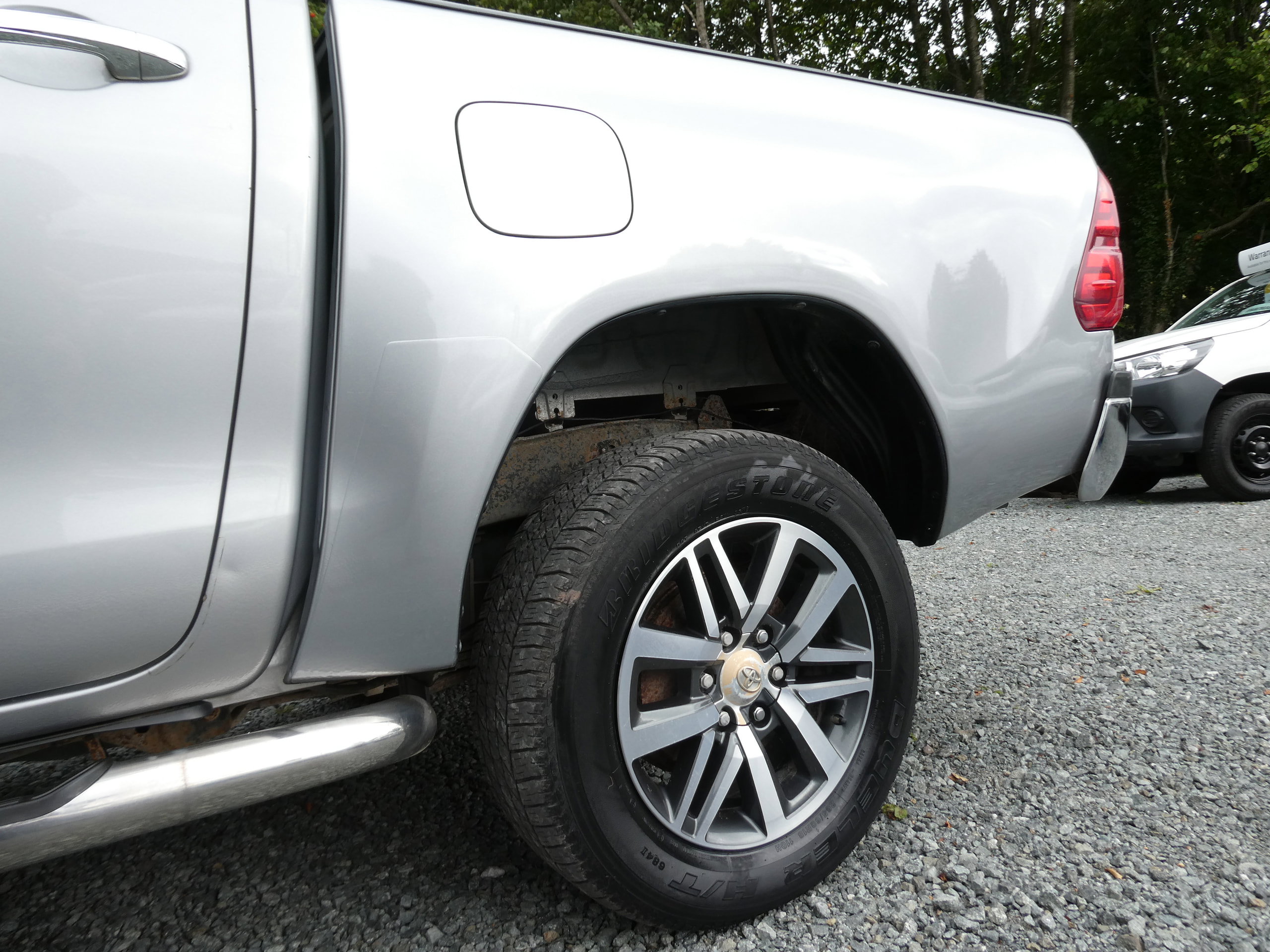 Toyota Hilux 2.4 D-4D Invincible Pickup Double Cab 4dr Diesel Auto 4WD Euro 6 (TSS, 3.5t) (150 ps) 4dr Automatic 2017