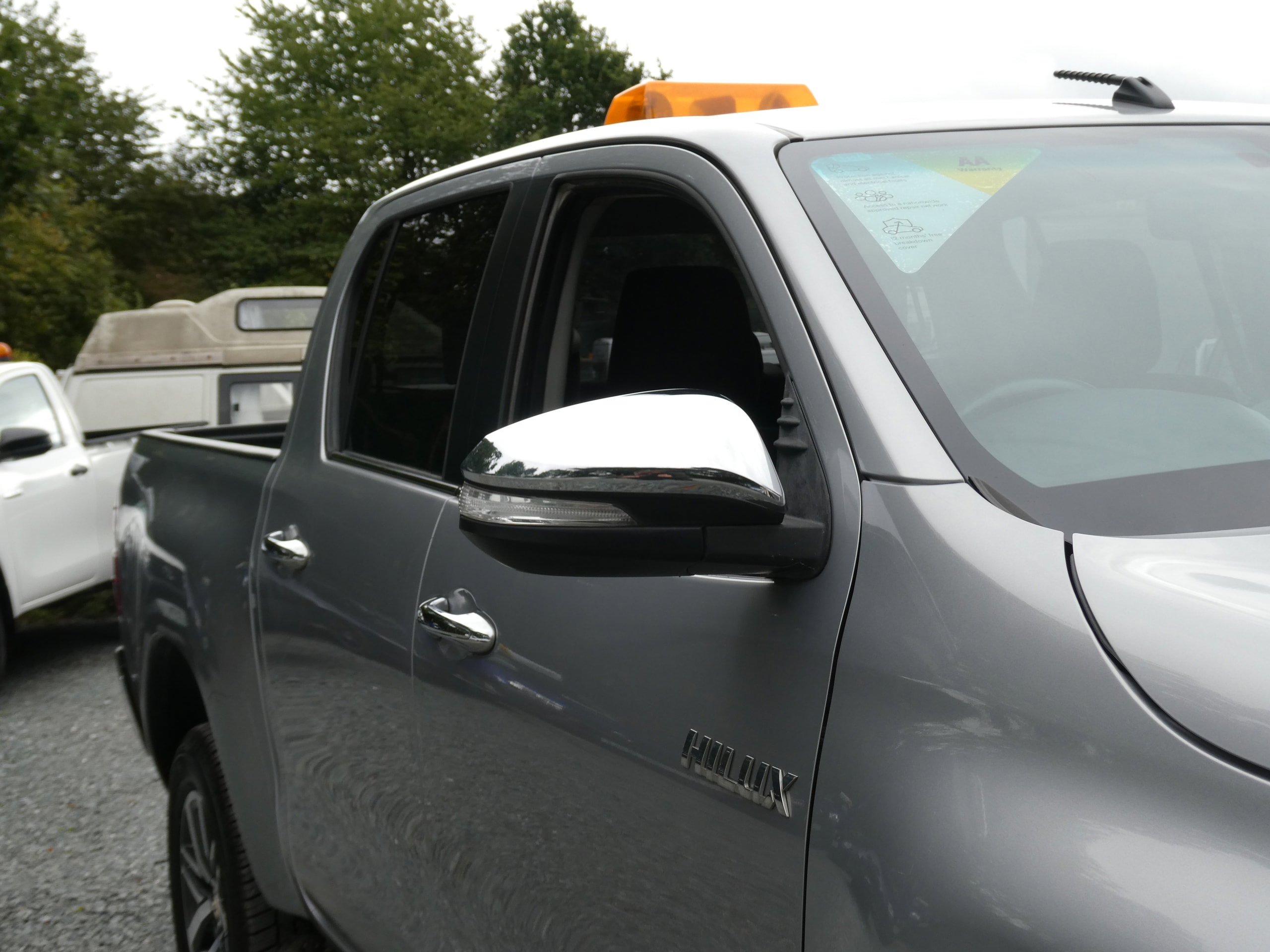 Toyota Hilux 2.4 D-4D Invincible Pickup Double Cab 4dr Diesel Auto 4WD Euro 6 (TSS, 3.5t) (150 ps) 4dr Automatic 2017