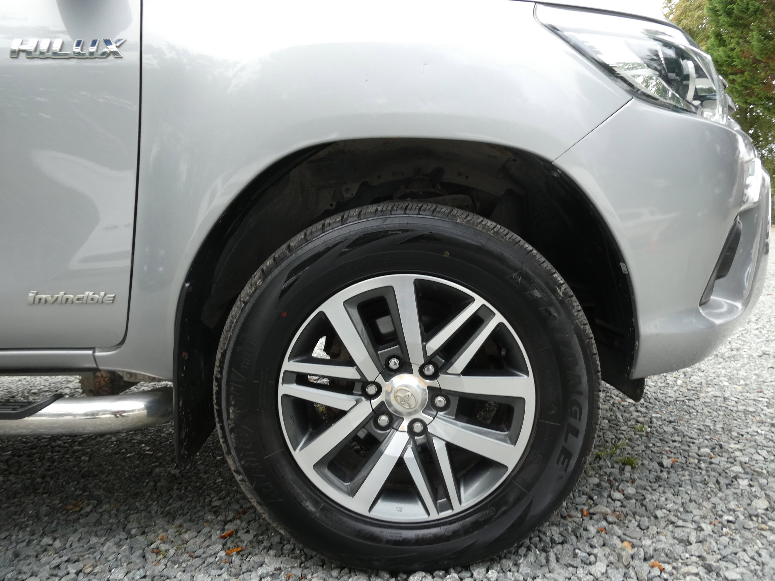 Toyota Hilux 2.4 D-4D Invincible Pickup Double Cab 4dr Diesel Auto 4WD Euro 6 (TSS, 3.5t) (150 ps) 4dr Automatic 2017