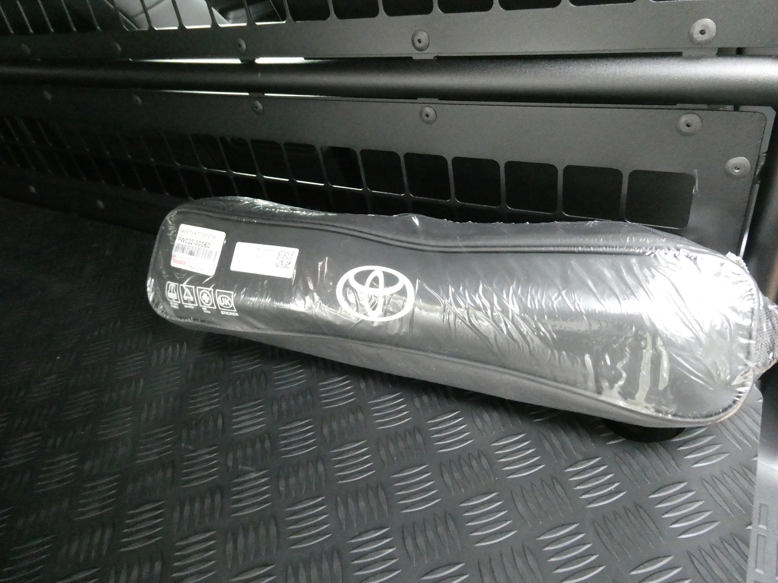 Toyota Land Cruiser 2.8D MHEV Panel Van 5dr Diesel Hybrid Auto 4WD LWB Euro 6 (s/s) (205 ps) 5dr Automatic 2026