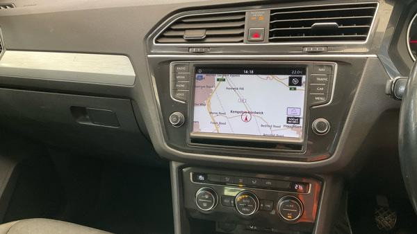 Volkswagen Tiguan 2.0 TDI BlueMotion Tech SE Navigation SUV 5dr Diesel Manual Euro 6 (s/s) (150 ps) 5dr Manual 2017