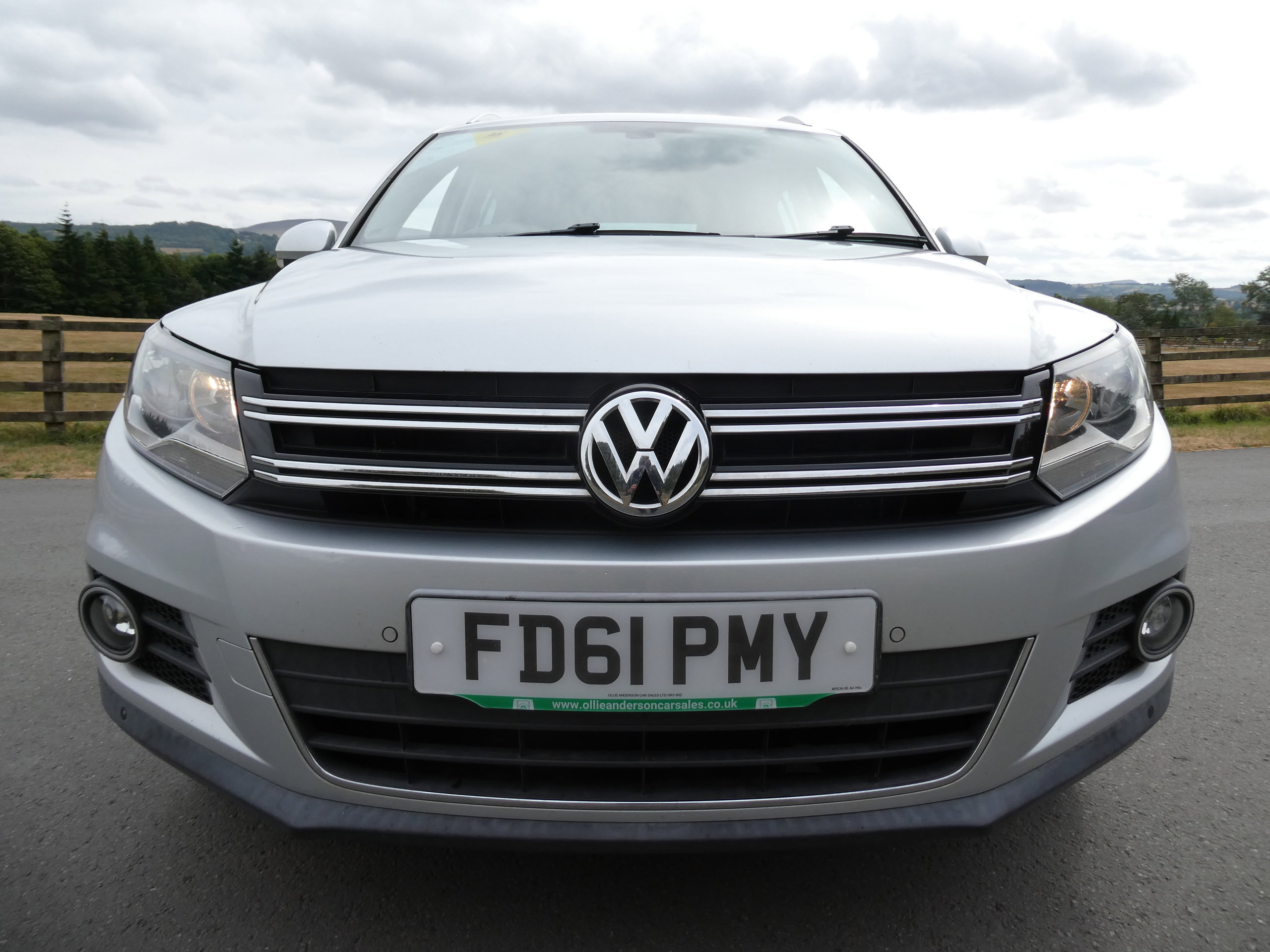Volkswagen Tiguan 2.0 TDI BlueMotion Tech SE SUV 5dr Diesel Manual 4WD Euro 5 (s/s) (140 ps) 5dr Manual 2012
