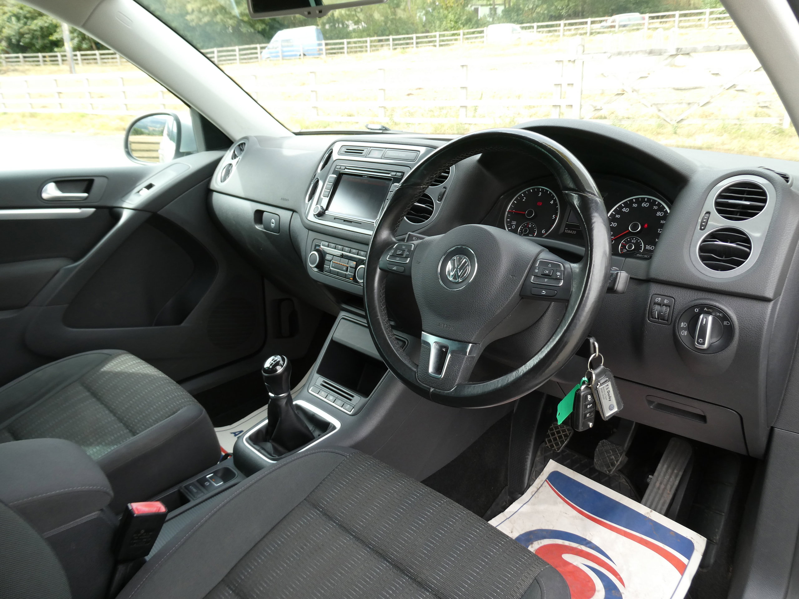 Volkswagen Tiguan 2.0 TDI BlueMotion Tech SE SUV 5dr Diesel Manual 4WD Euro 5 (s/s) (140 ps) 5dr Manual 2012