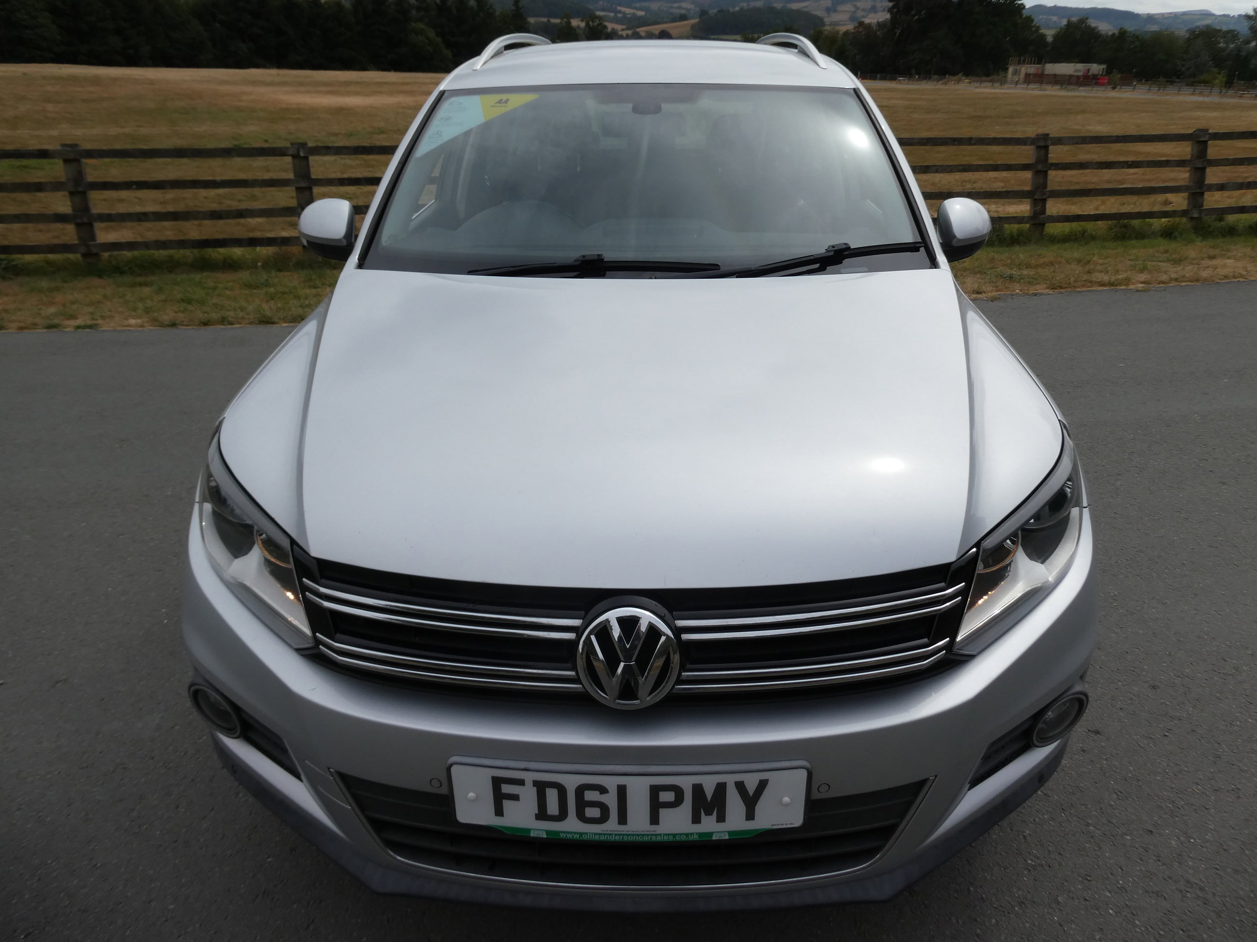 Volkswagen Tiguan 2.0 TDI BlueMotion Tech SE SUV 5dr Diesel Manual 4WD Euro 5 (s/s) (140 ps) 5dr Manual 2012