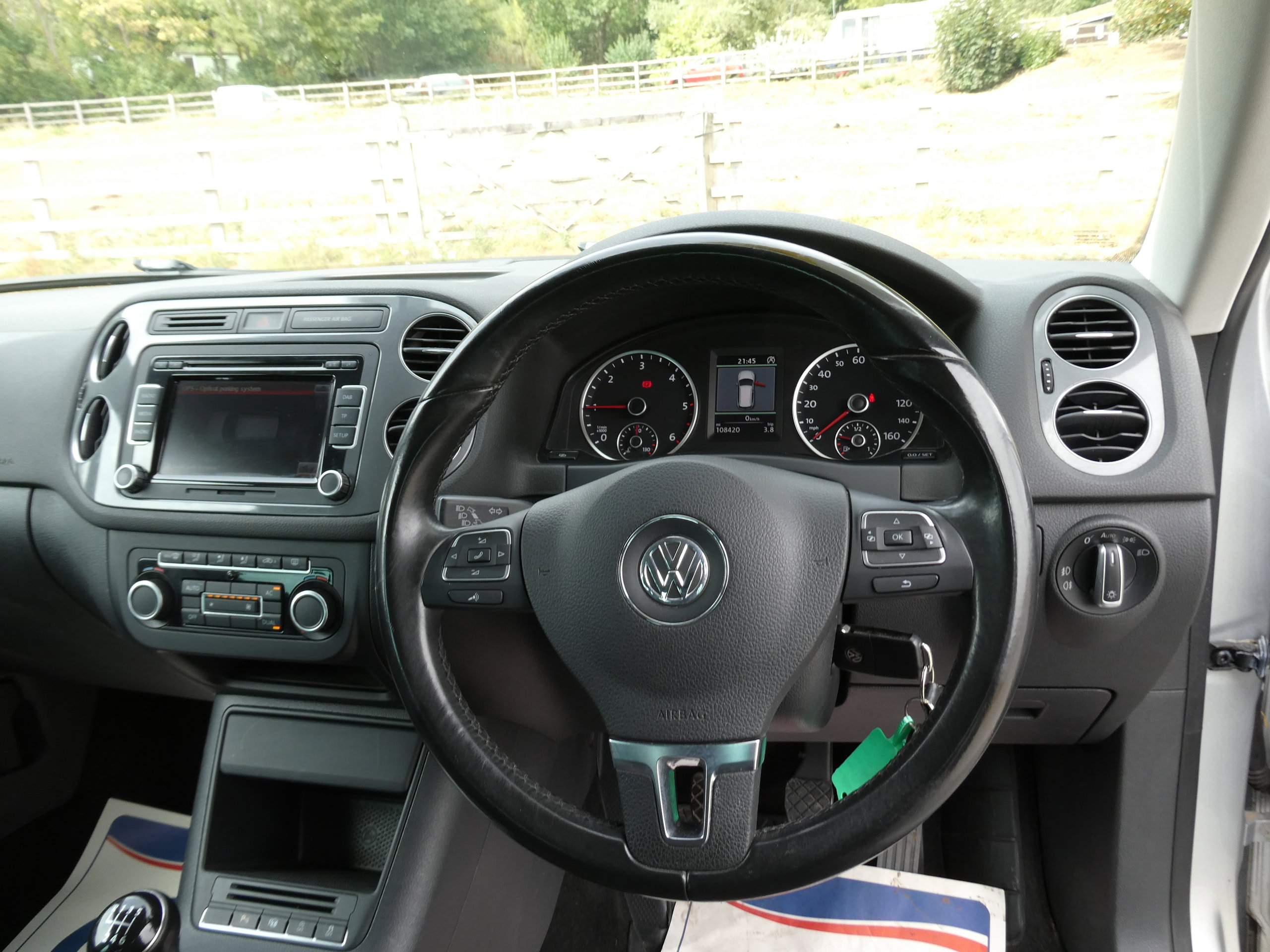 Volkswagen Tiguan 2.0 TDI BlueMotion Tech SE SUV 5dr Diesel Manual 4WD Euro 5 (s/s) (140 ps) 5dr Manual 2012