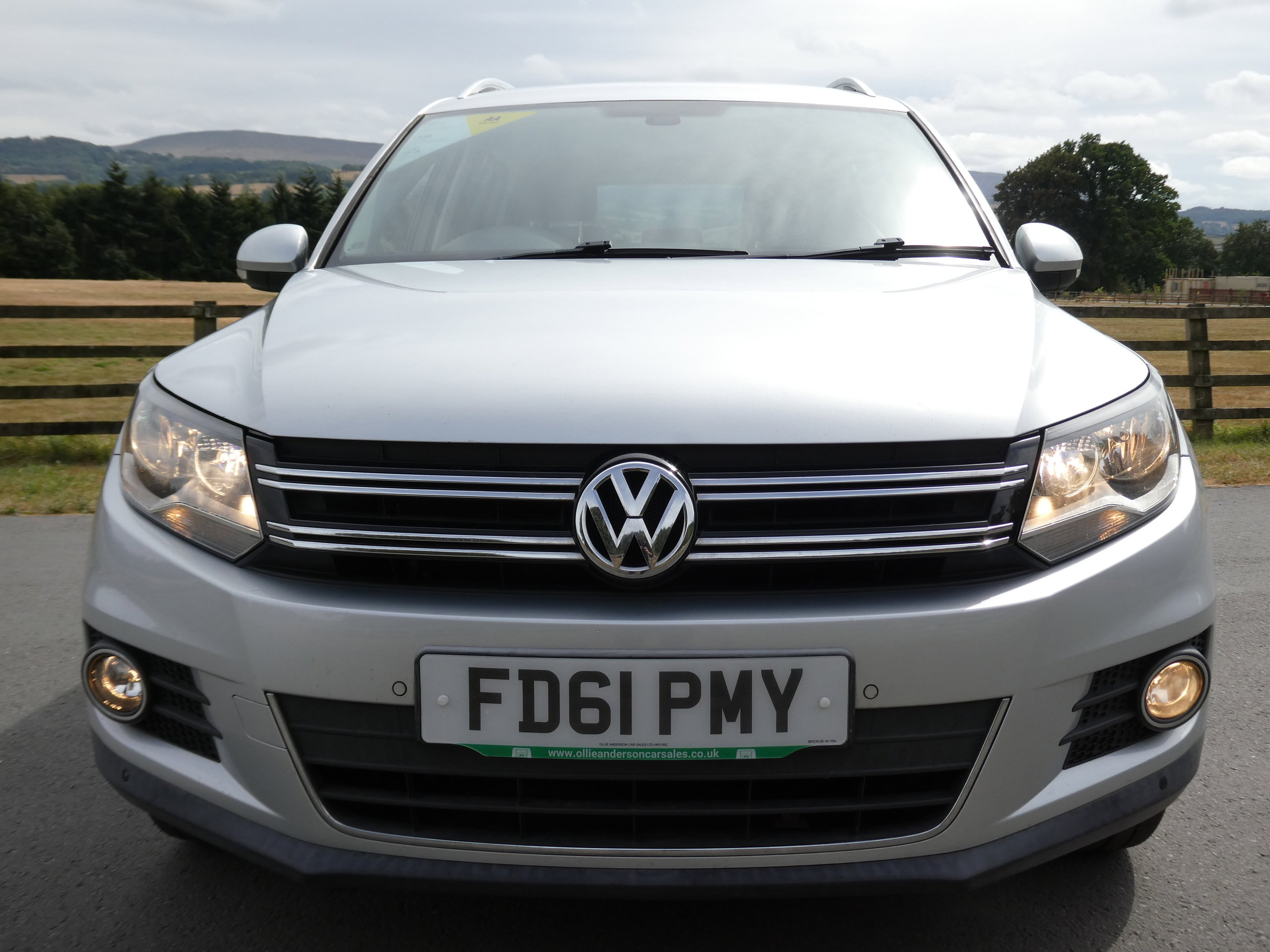 Volkswagen Tiguan 2.0 TDI BlueMotion Tech SE SUV 5dr Diesel Manual 4WD Euro 5 (s/s) (140 ps) 5dr Manual 2012