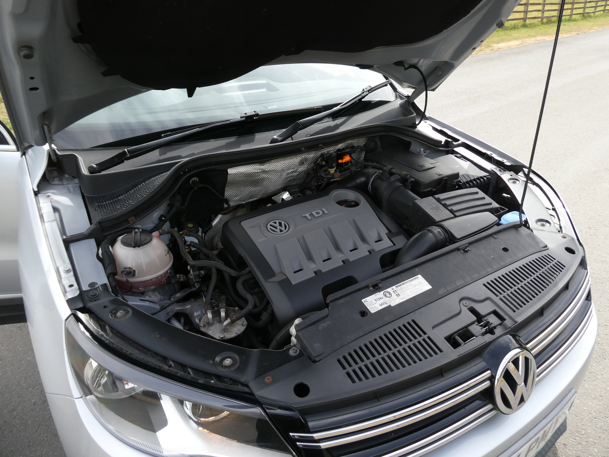 Volkswagen Tiguan 2.0 TDI BlueMotion Tech SE SUV 5dr Diesel Manual 4WD Euro 5 (s/s) (140 ps) 5dr Manual 2012