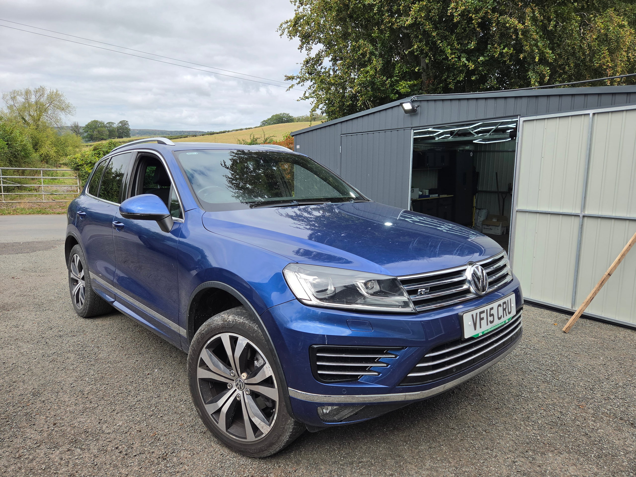 Volkswagen Touareg 3.0 TDI V6 BlueMotion Tech R-Line SUV 5dr Diesel Tiptronic 4WD Euro 6 (s/s) (262 ps) 5dr Automatic 2015