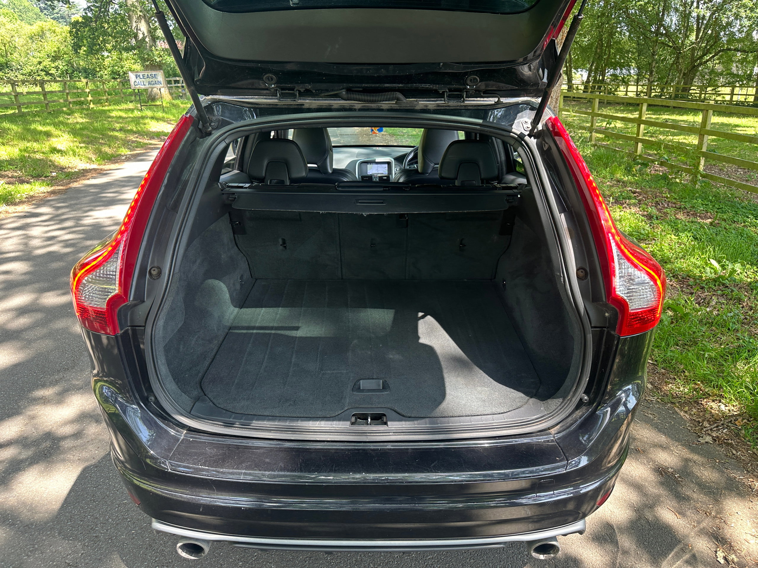 Volvo XC60 2.4 D5 R-Design Nav SUV 5dr Diesel Geartronic AWD Euro 5 (215 ps) 5dr Automatic 2013